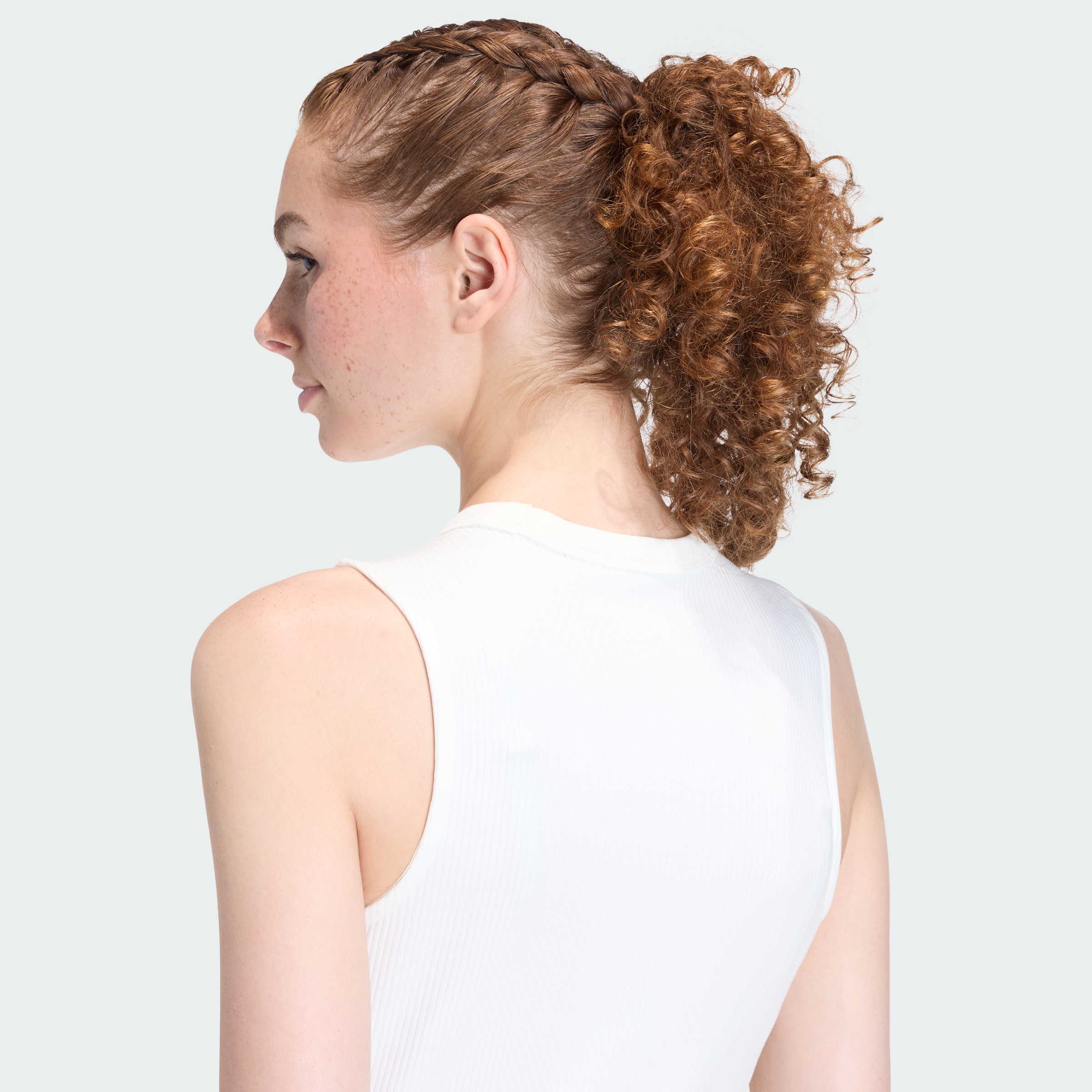 https://assets.adidas.com/images//454bbbd3643a44dc8ade20f51390596b_9366/KD6587_42_detail.jpg