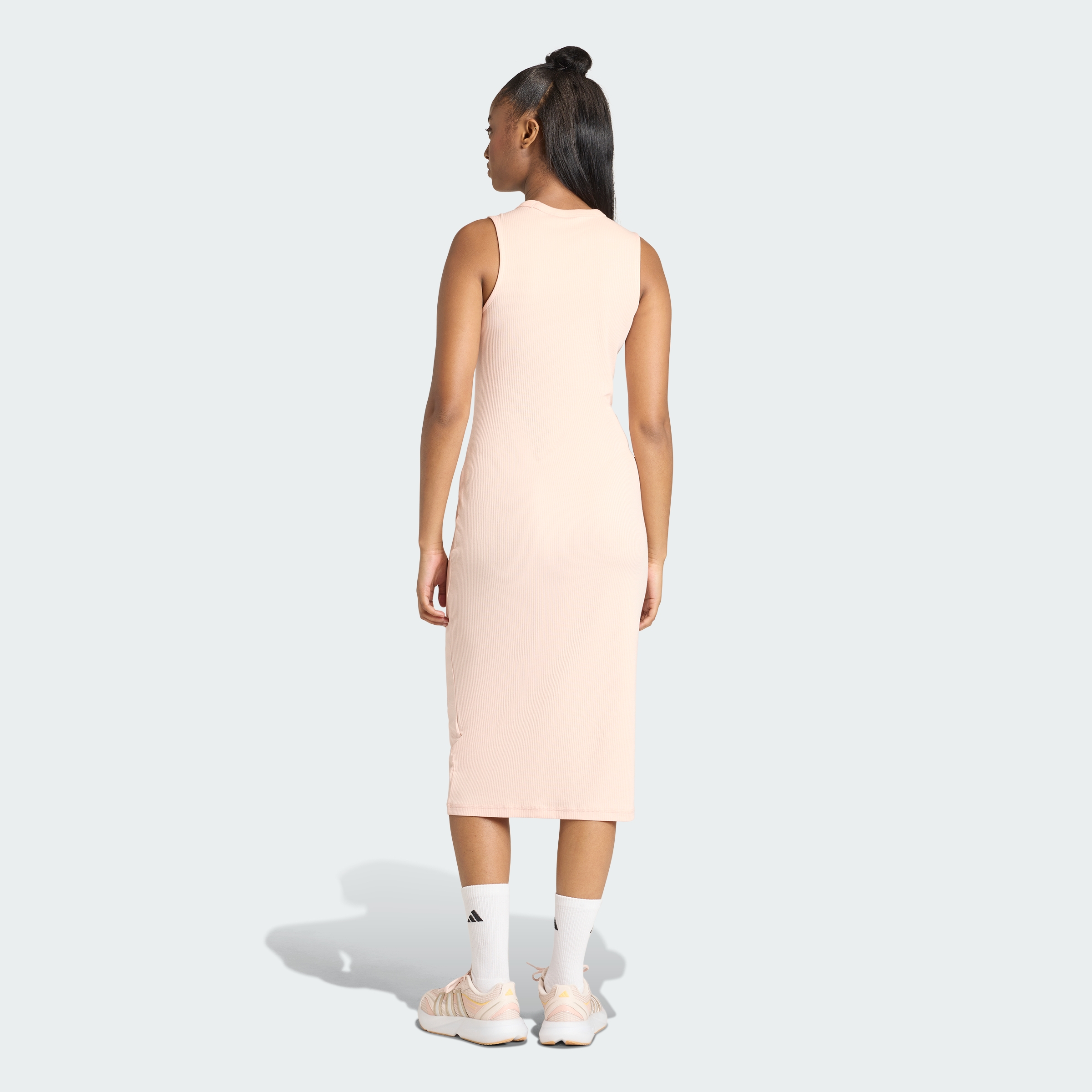 https://assets.adidas.com/images//fe791cfb3bba4c3dbfa4ff94c53926e0_9366/KD6588_23_hover_model.jpg