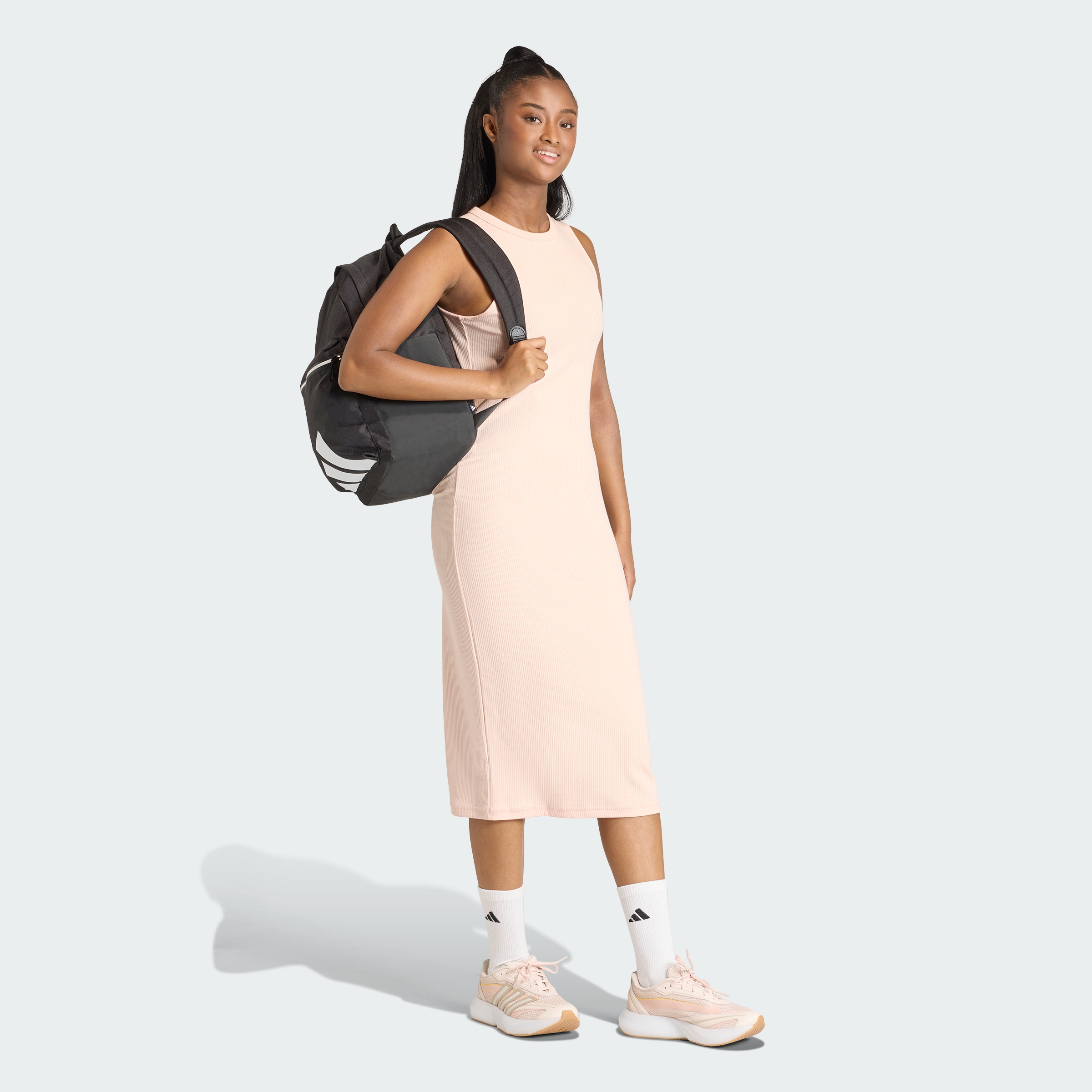 https://assets.adidas.com/images//faf85bb9f50c48cc9df2e2535297a58f_9366/KD6588_25_model.jpg