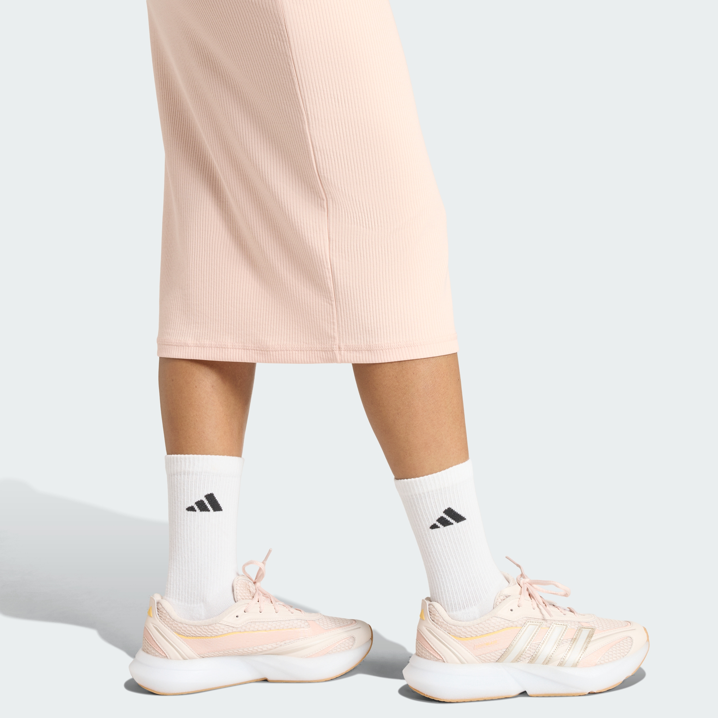 https://assets.adidas.com/images//aa0a808e5c6d4c6fa0fc7935cfc4cf2a_9366/KD6588_42_detail.jpg