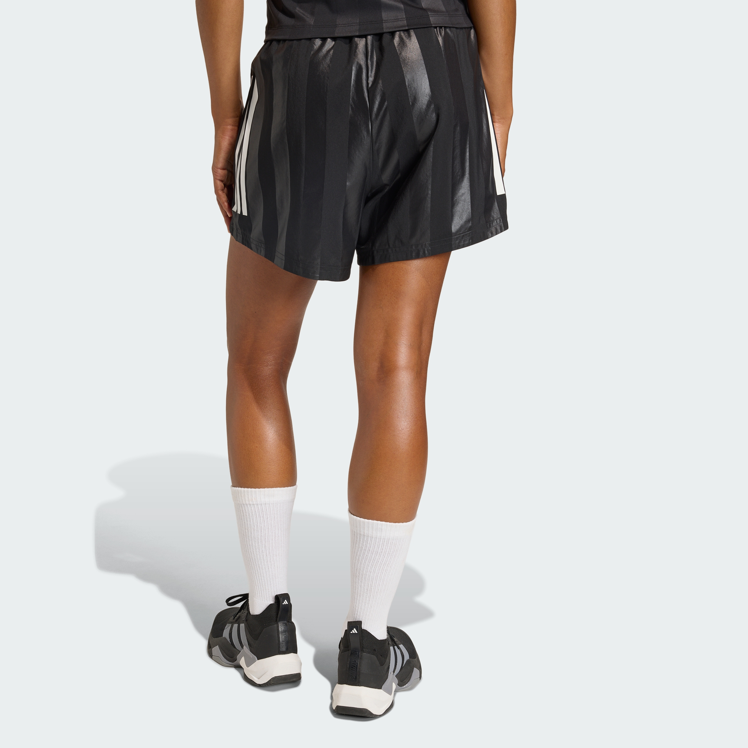 https://assets.adidas.com/images//1f8f55a929ef4e4292506c7c16391c9c_9366/KD7025_23_hover_model.jpg