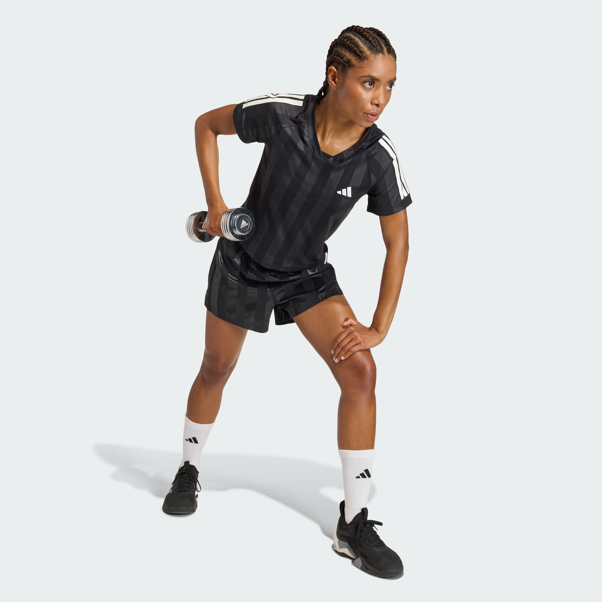 https://assets.adidas.com/images//367e1a914ddc4e9092de422556e26606_9366/KD7025_25_model.jpg