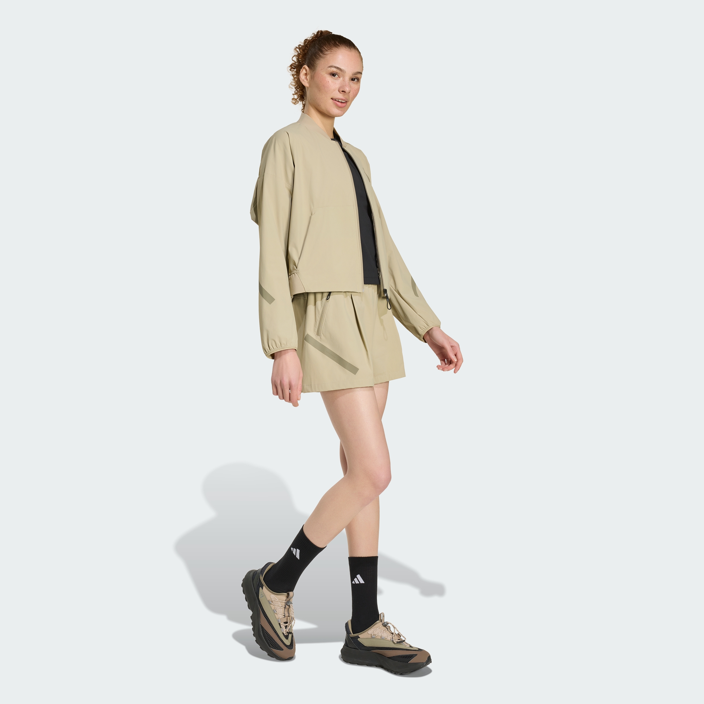 https://assets.adidas.com/images//0b93f5ced08049a1a5174fef57b47630_9366/KD8463_25_model_hover.jpg