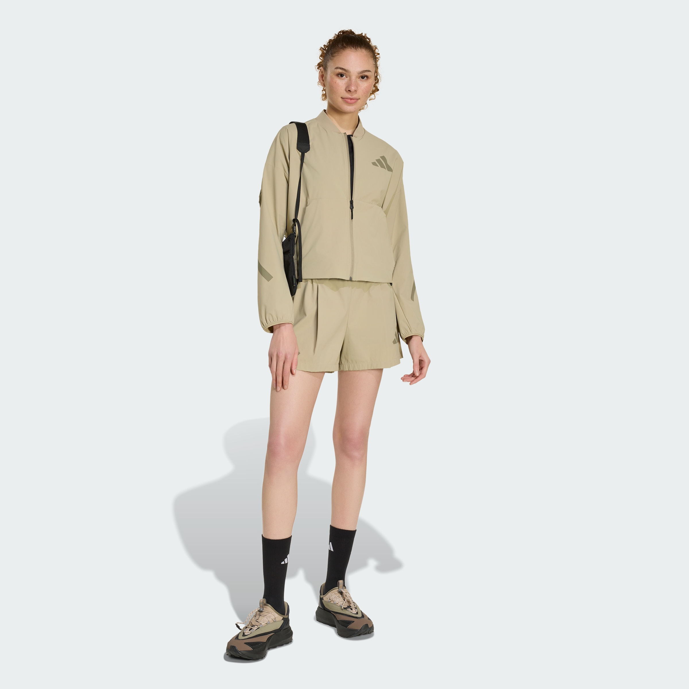https://assets.adidas.com/images//97a96a4f4b0c455b84a51ac7fd600476_9366/KD8463_25_outfit.jpg