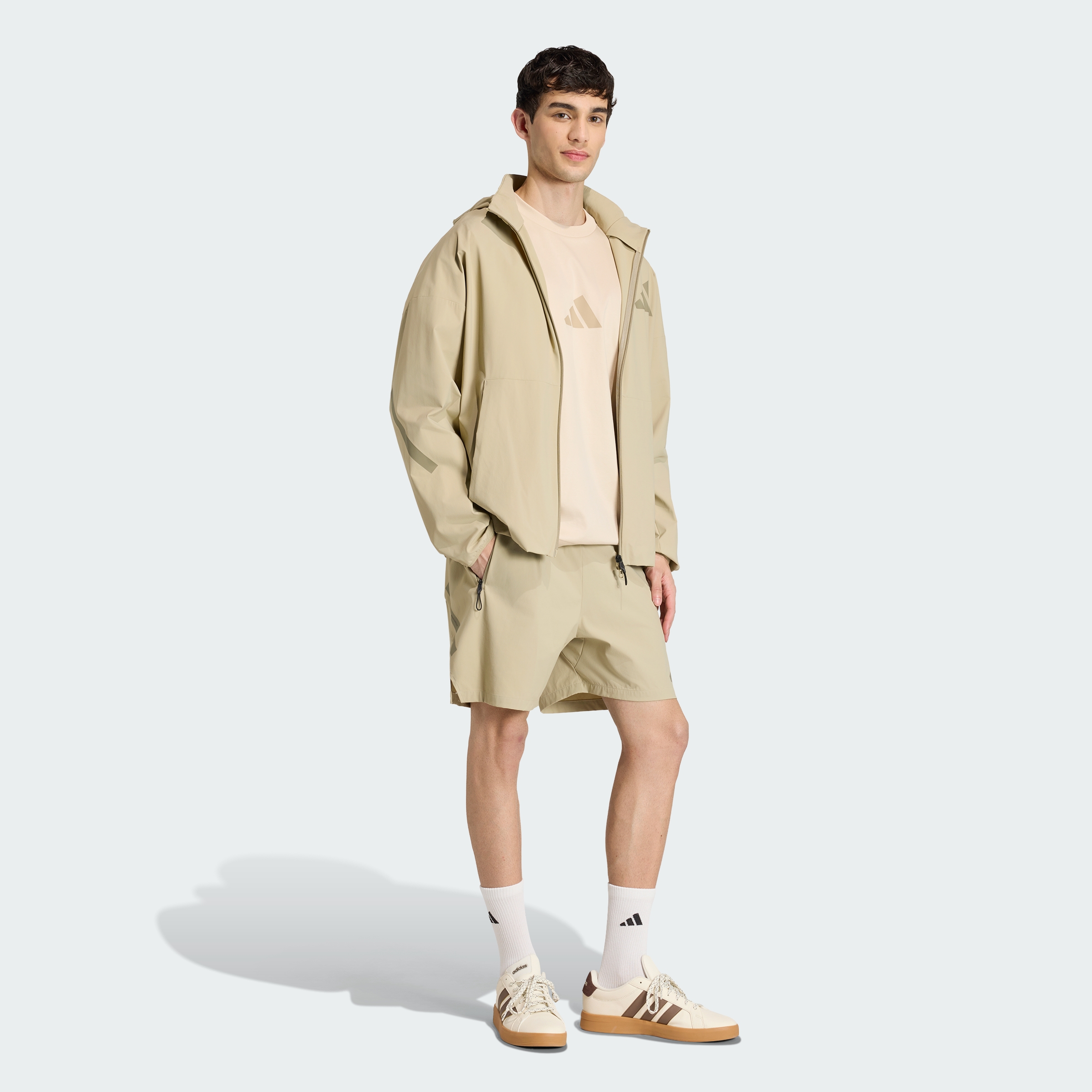 https://assets.adidas.com/images//18a0d682a1b84aa19e9a4f4945894182_9366/KD8499_25_model.jpg