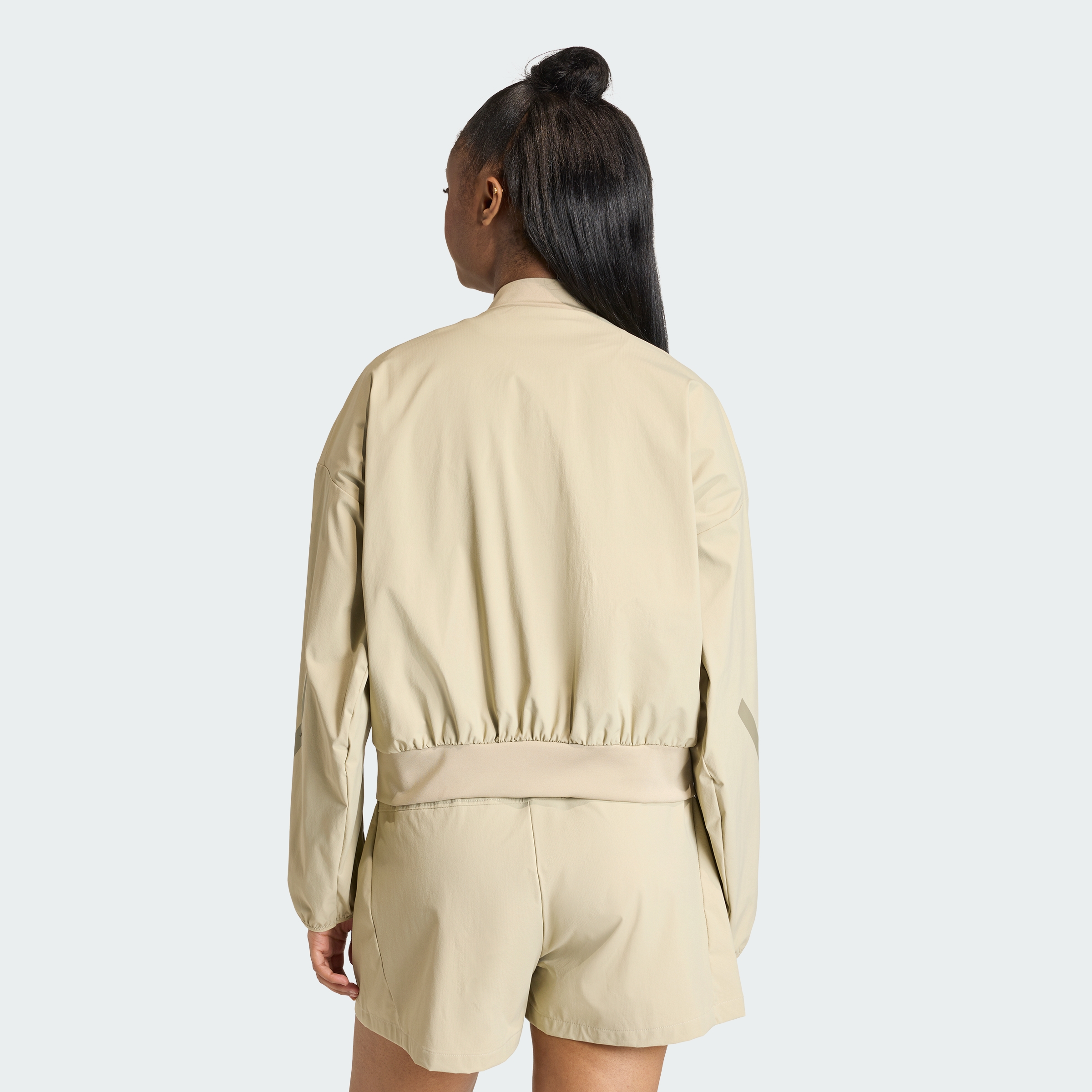 https://assets.adidas.com/images//ed2cc565083542be85fe15f7df558351_9366/KD8509_23_hover_model.jpg