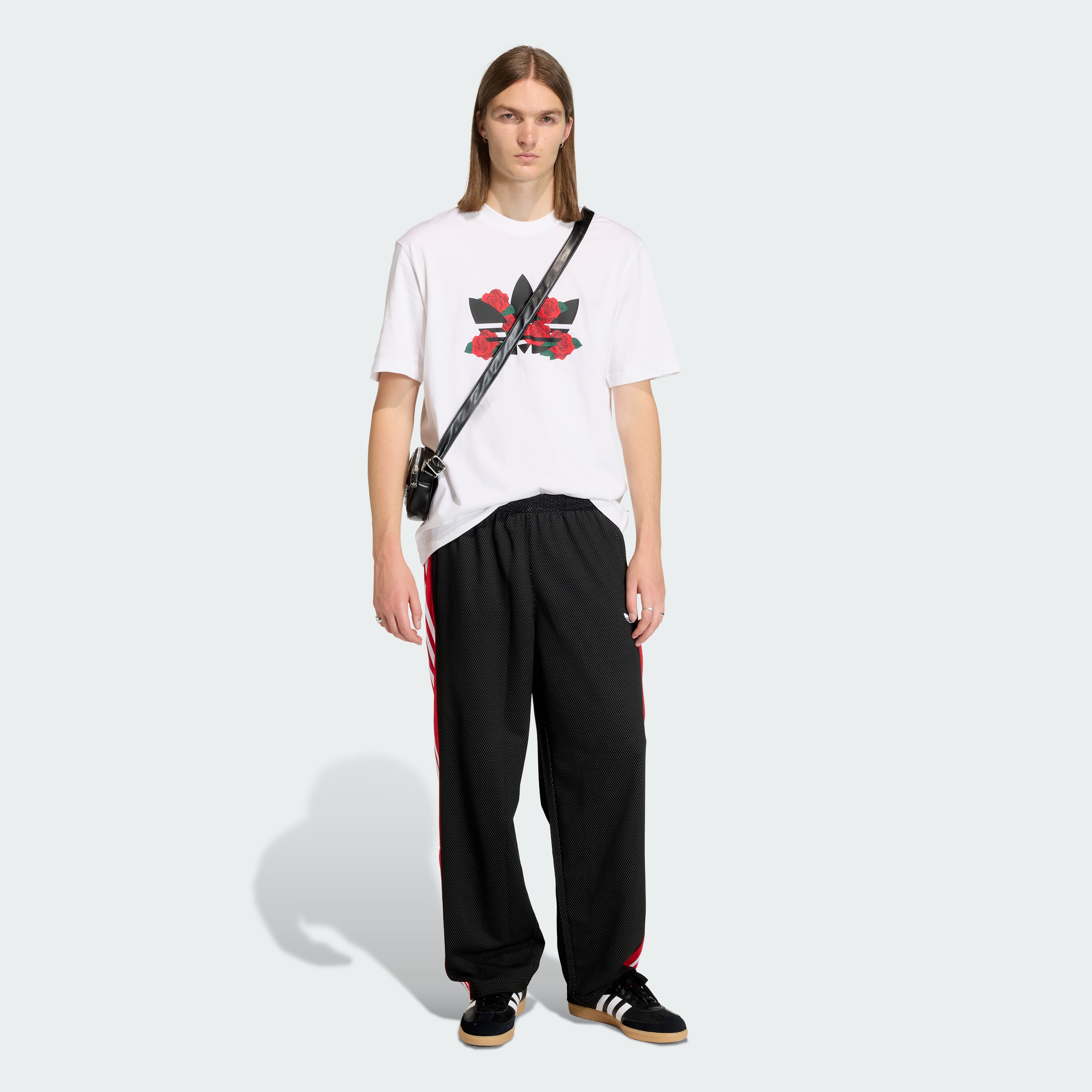 https://assets.adidas.com/images//654cf144499c4efe8f6c01c3cb4827e8_9366/KE0117_25_model.jpg