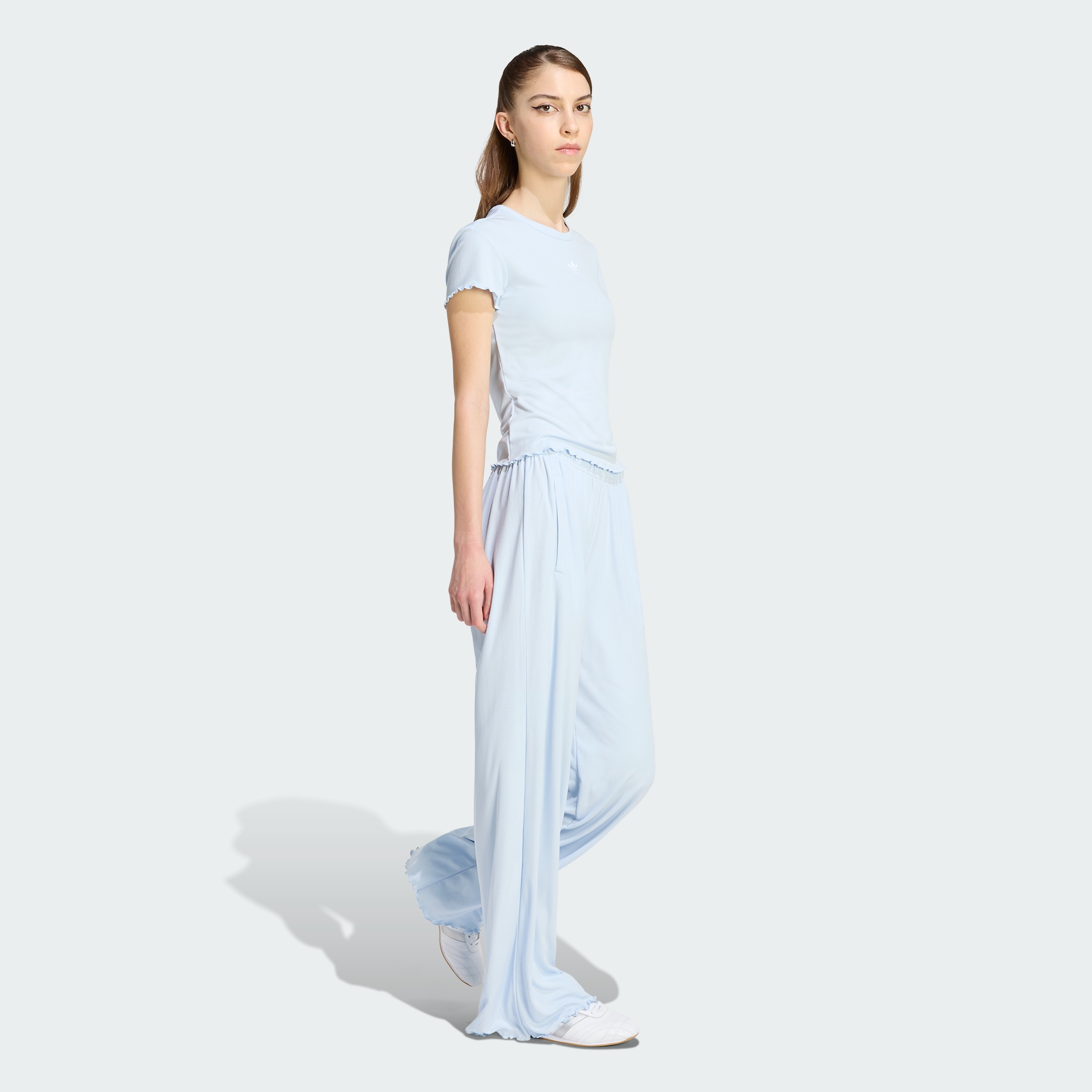 https://assets.adidas.com/images//b489937e936a486b86ebc19753f1bc63_9366/KE1108_25_model.jpg