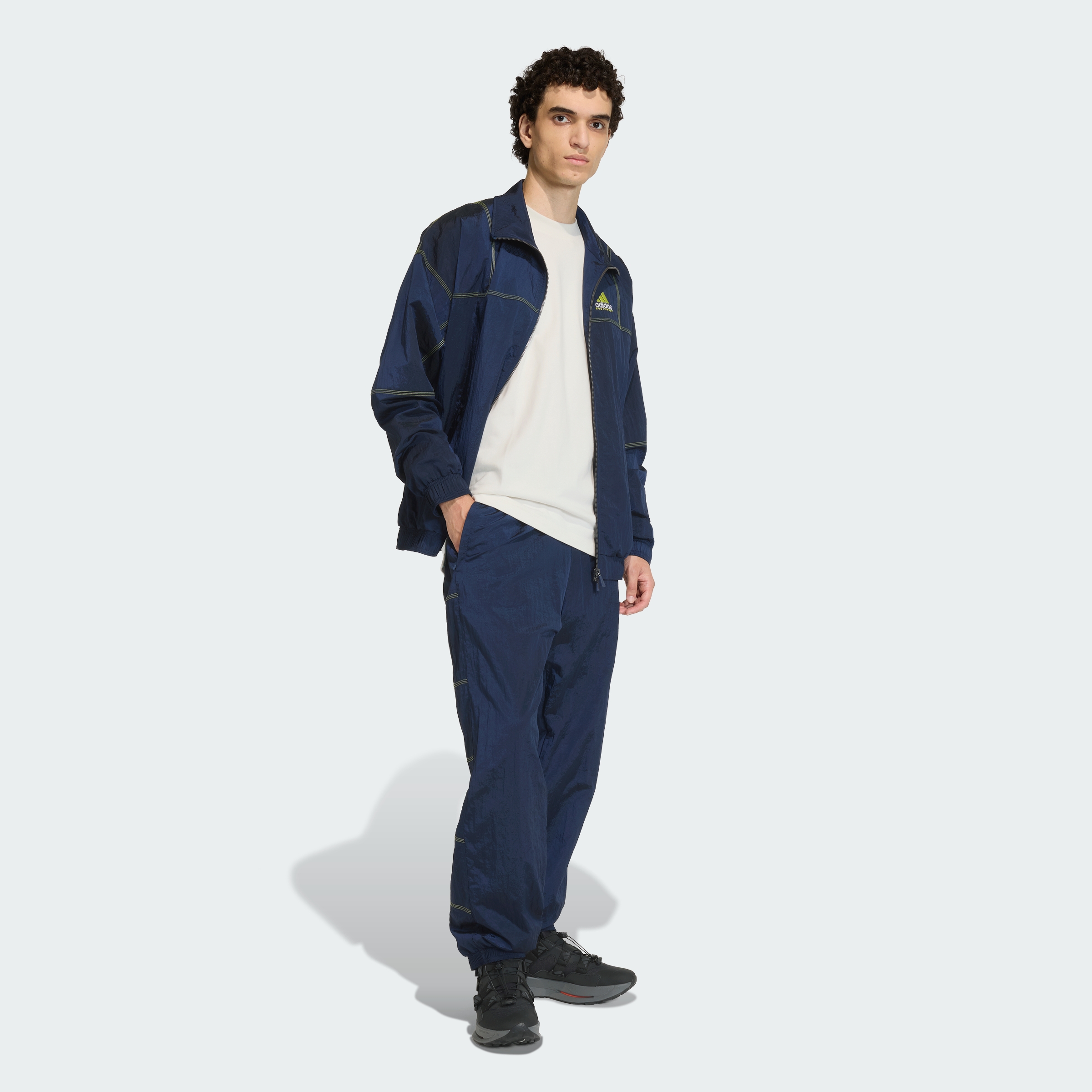 https://assets.adidas.com/images//7d3c826d2e8b4340ae029f56507e0ebb_9366/KE1362_25_model.jpg
