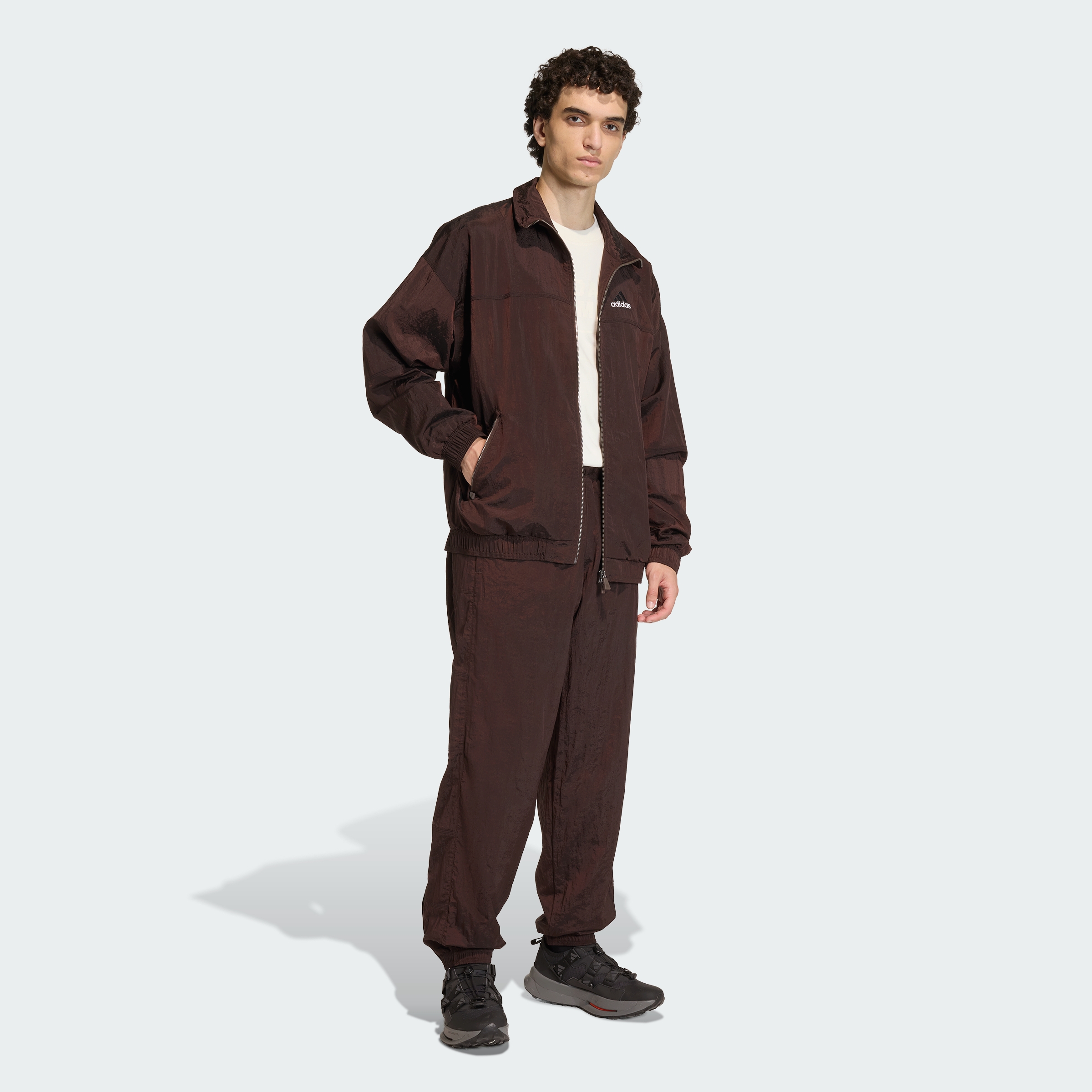 https://assets.adidas.com/images//8f34b6bb93d44aafb06242bb7ea48b29_9366/KE1363_25_model.jpg
