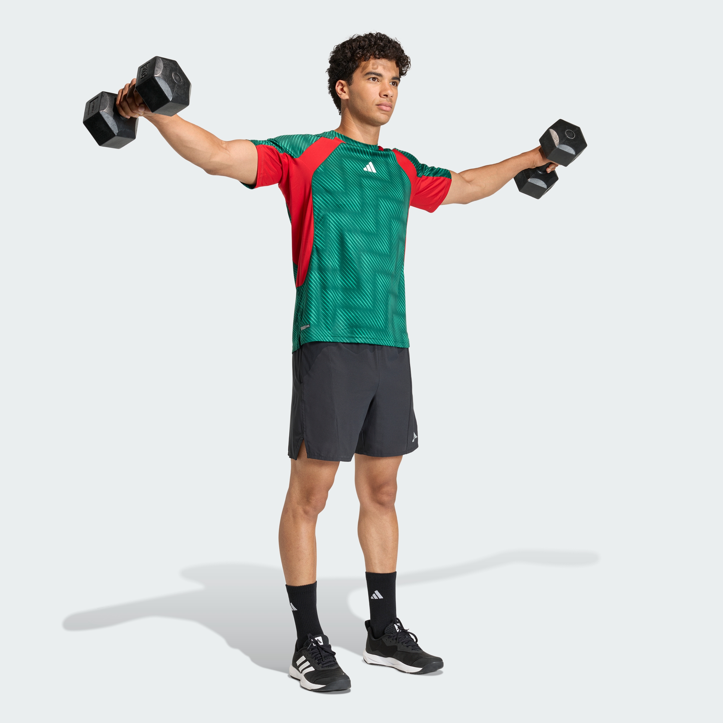 https://assets.adidas.com/images//a4329e2a08394470bc6ade1849343f2a_9366/KE2403_25_model.jpg