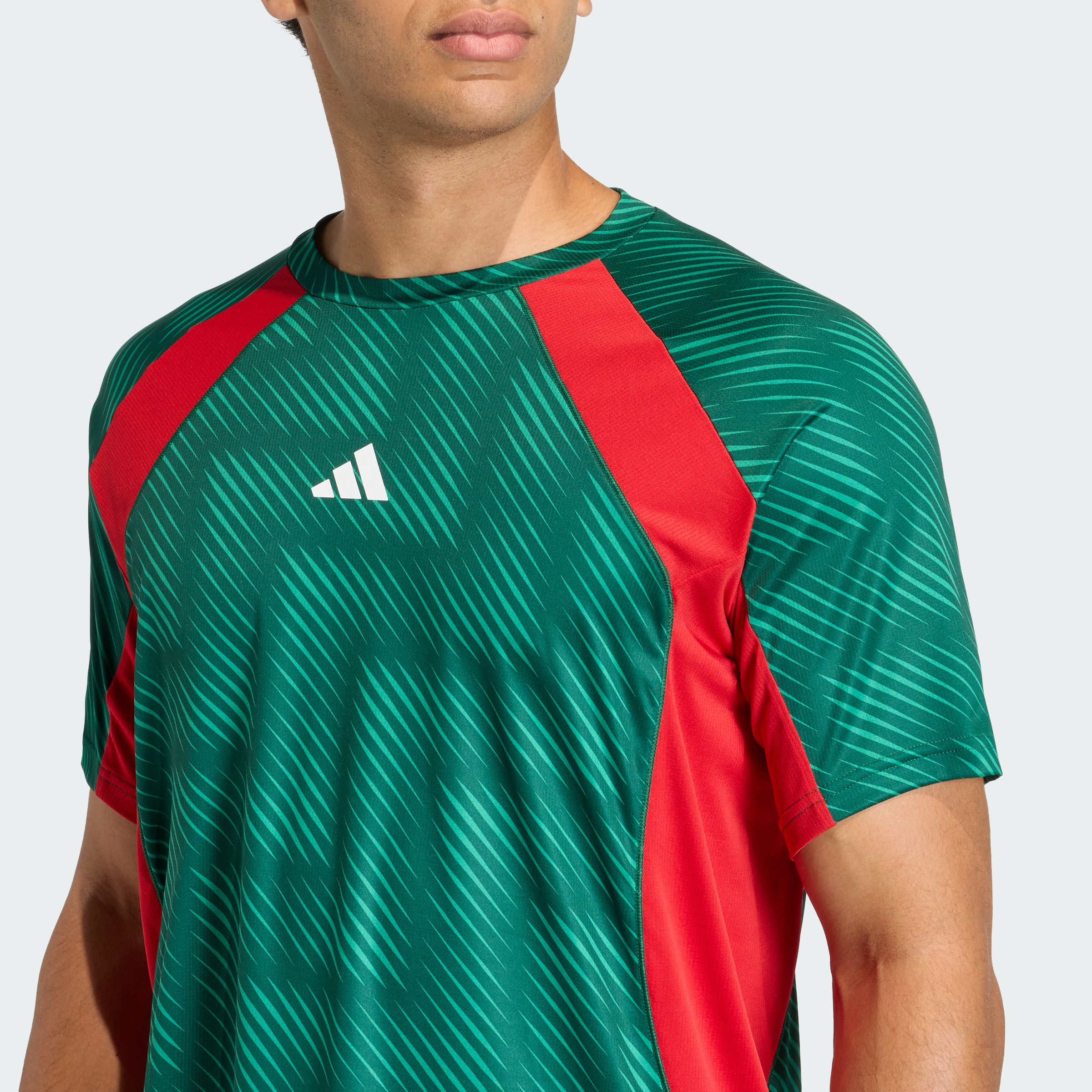 https://assets.adidas.com/images//909018846b2547618cc754531f4b8133_9366/KE2403_42_detail.jpg