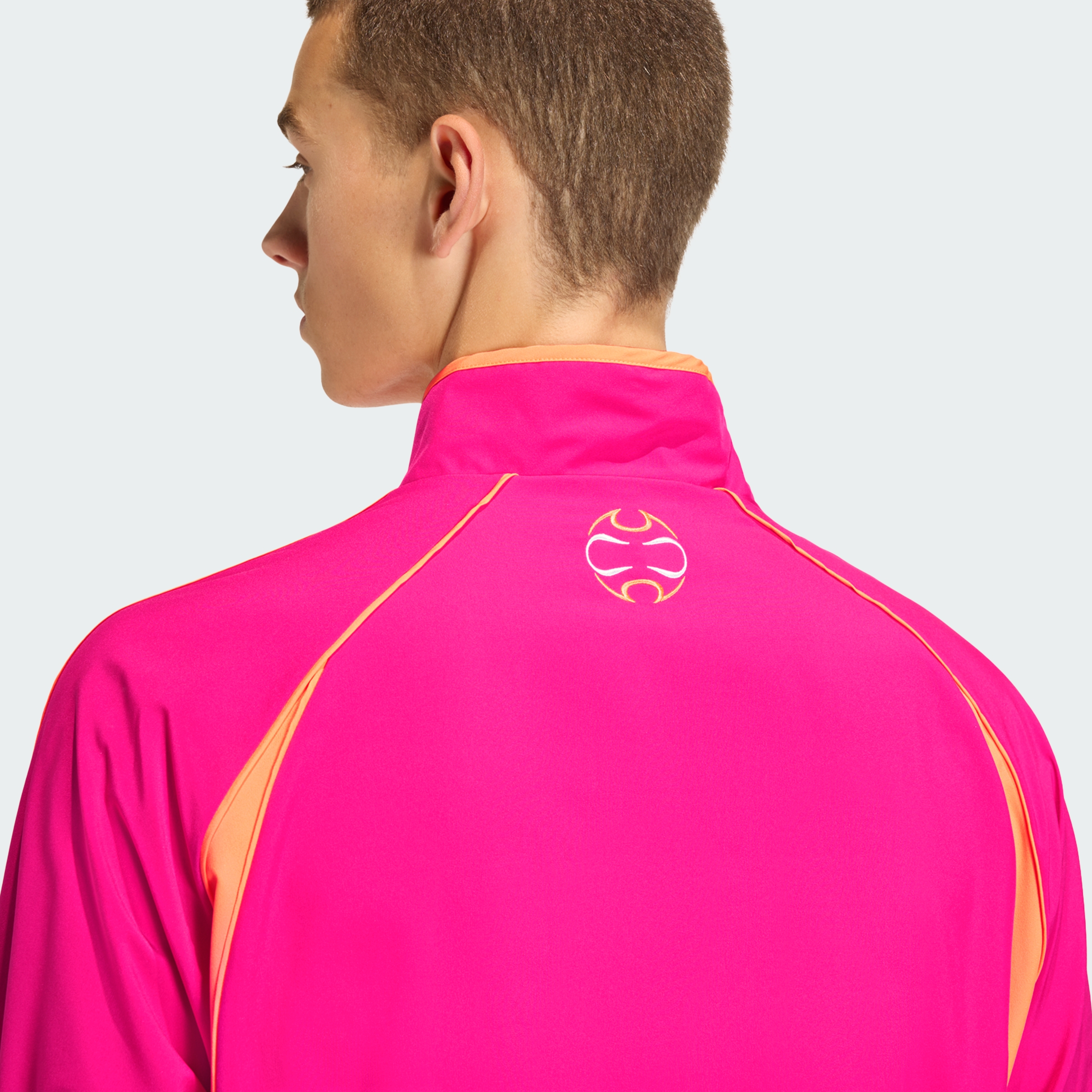 https://assets.adidas.com/images//37525f1dfe4543c68266c2efb07ae7f1_9366/KE2764_42_detail.jpg
