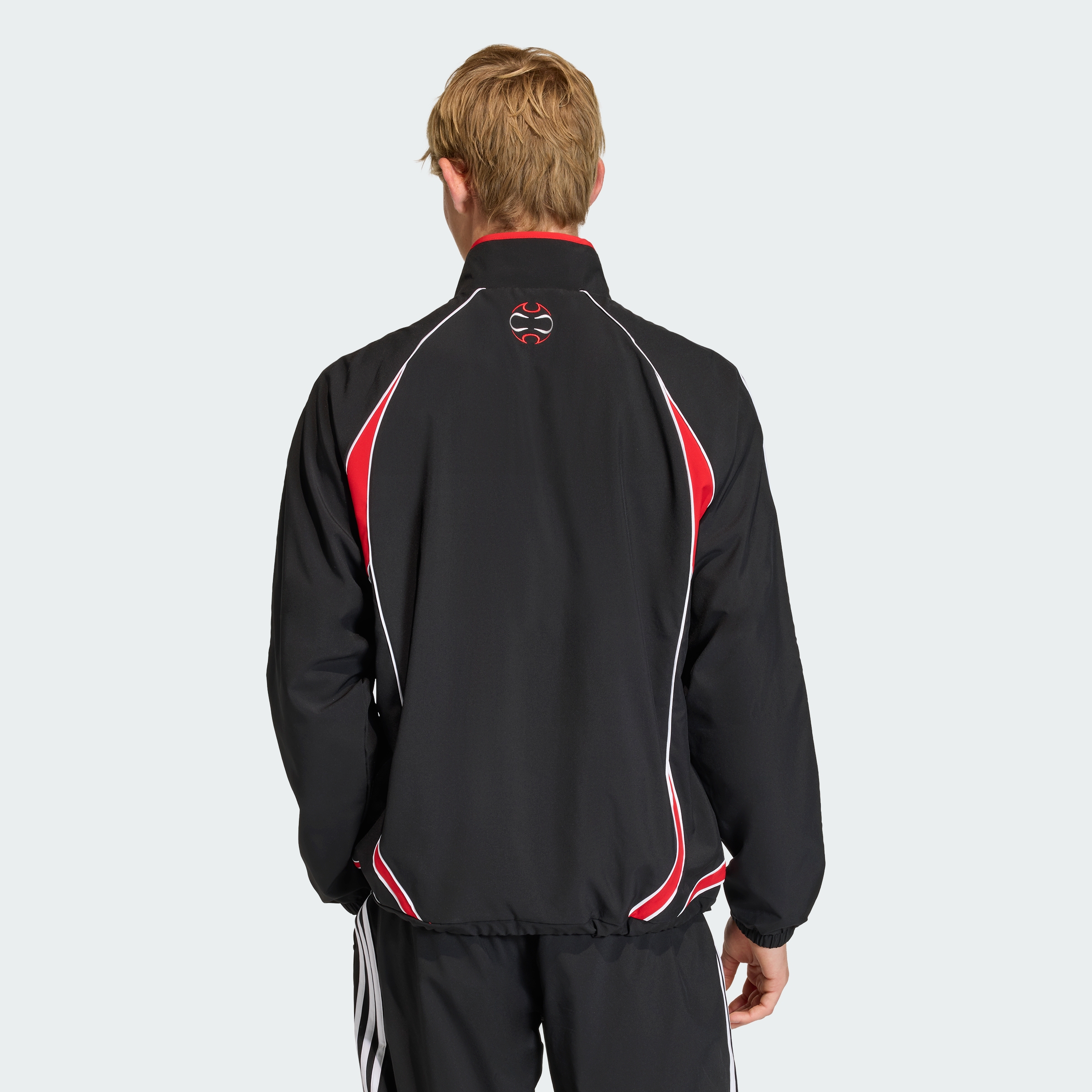 https://assets.adidas.com/images//db5e15b7986a462b9cdb804886d93aa9_9366/KE2765_23_hover_model.jpg