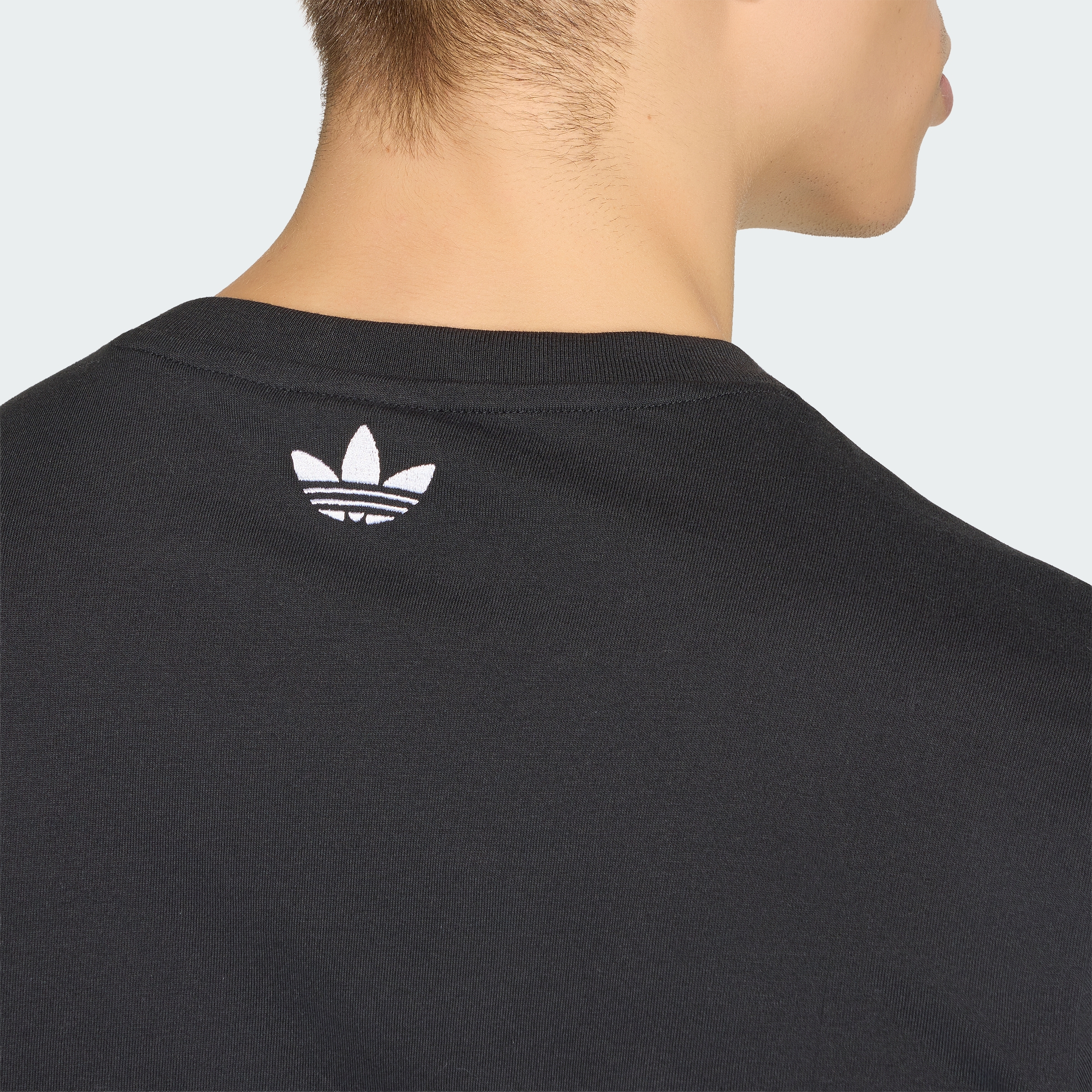 https://assets.adidas.com/images//3dce0cc2767646a2b31b9cc5b29f369d_9366/KE2768_42_detail.jpg