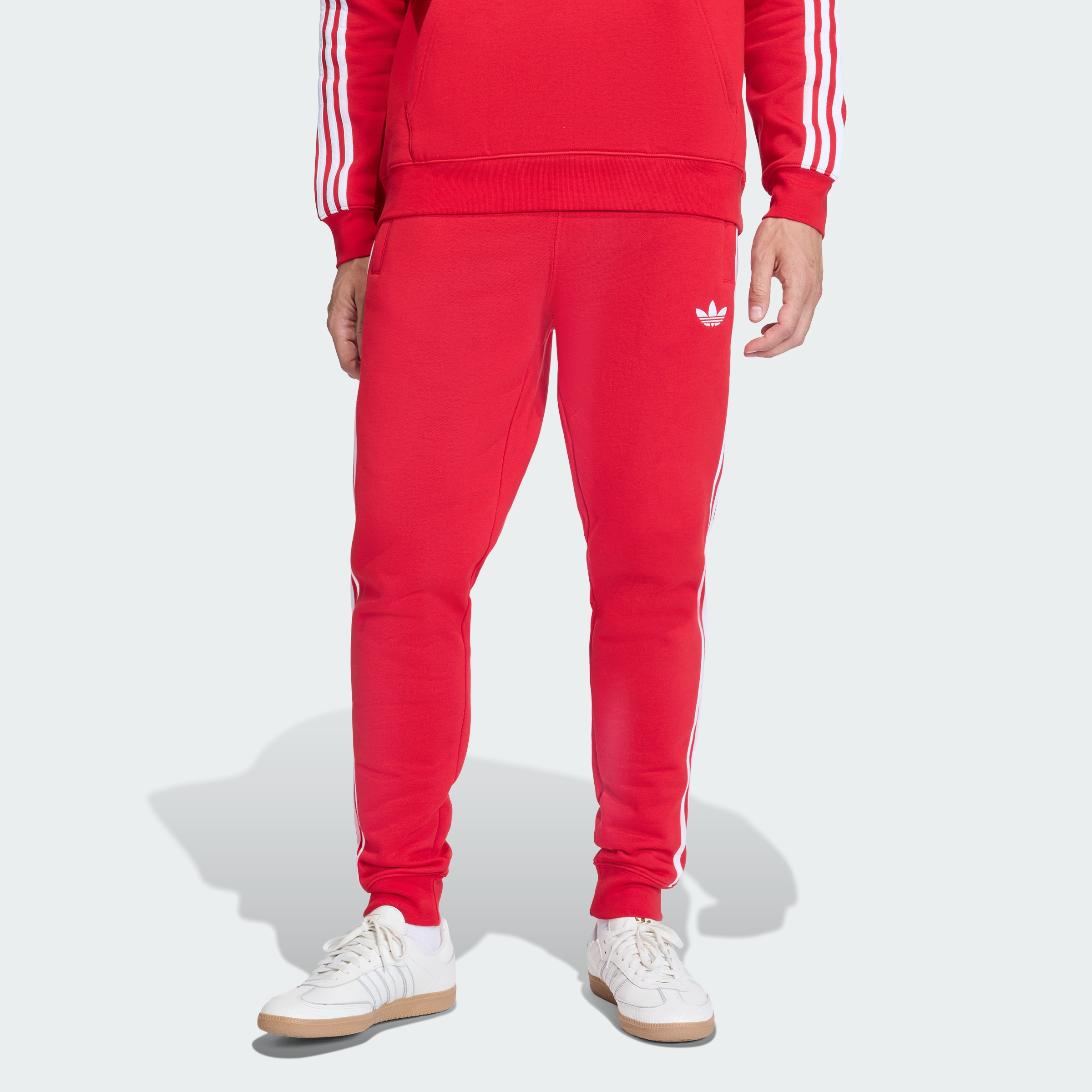 https://assets.adidas.com/images/899dad54ef4d47ed96fa9a75cb4f9bd1_9366/KE3560_000_plp_model.jpgKE3560_000_plp_model.jpg