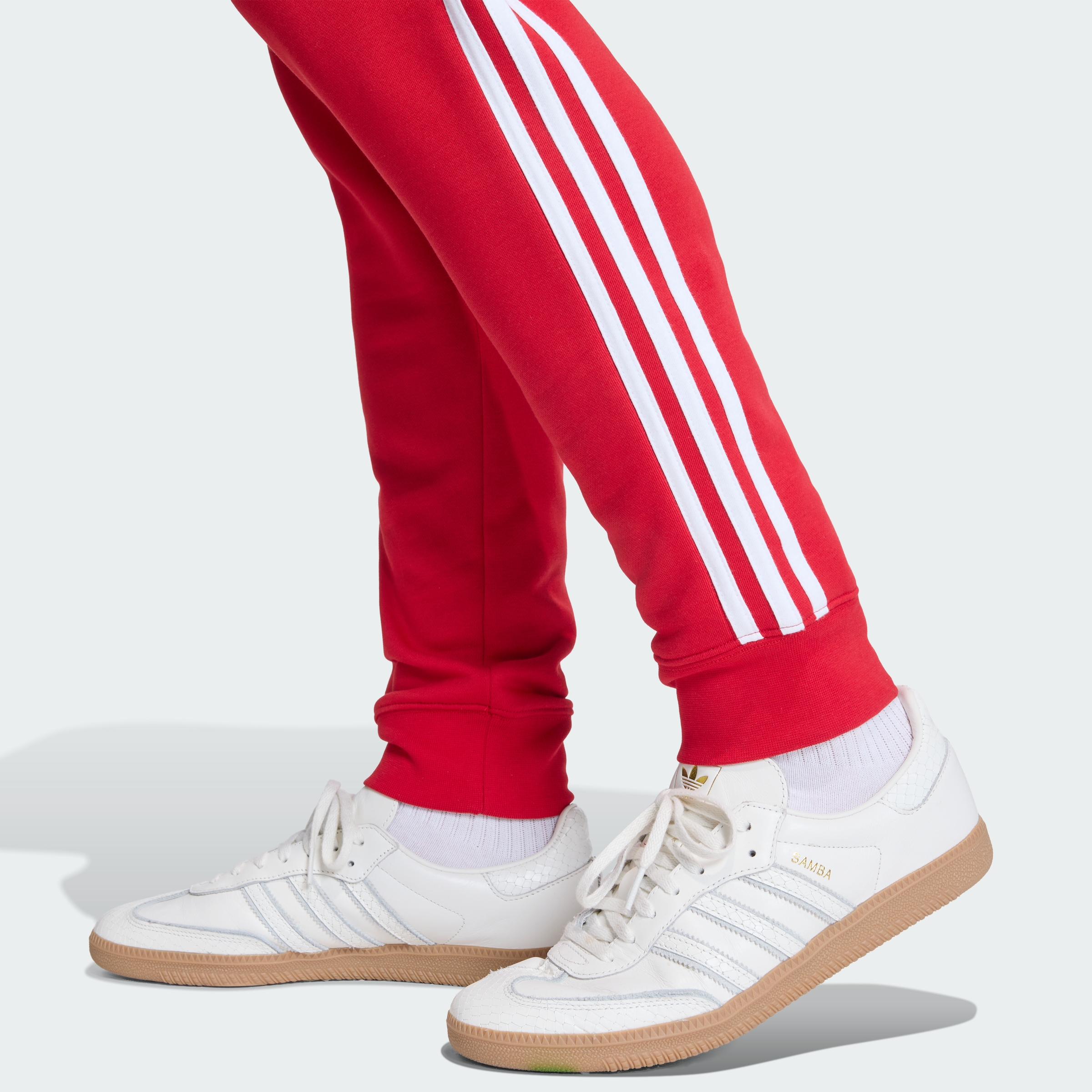 https://assets.adidas.com/images//46db0aa95f324ea094e9622372211167_9366/KE3560_42_detail.jpg