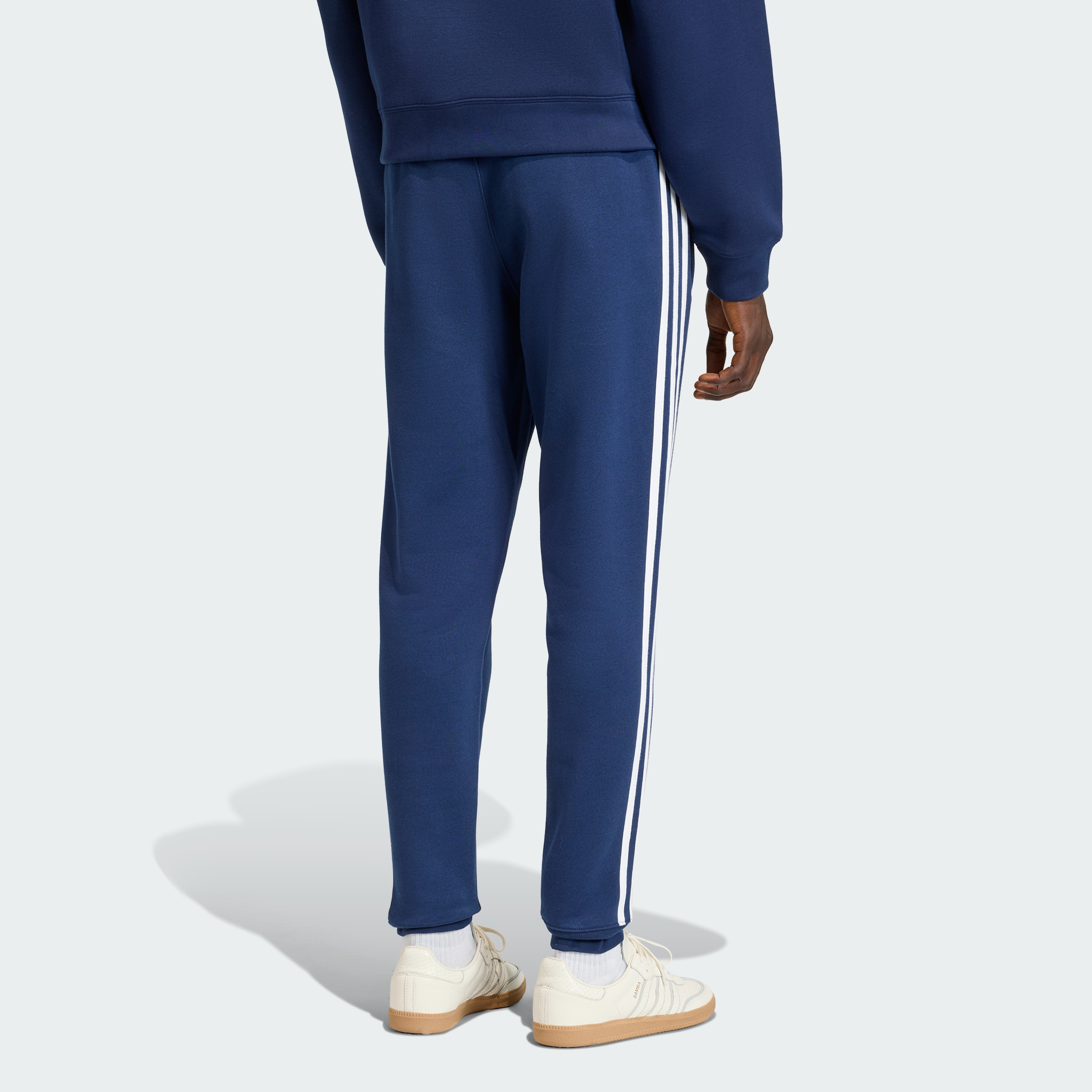 https://assets.adidas.com/images//c3998f0582d2468fa400ce45f8451498_9366/KE3561_23_hover_model.jpg