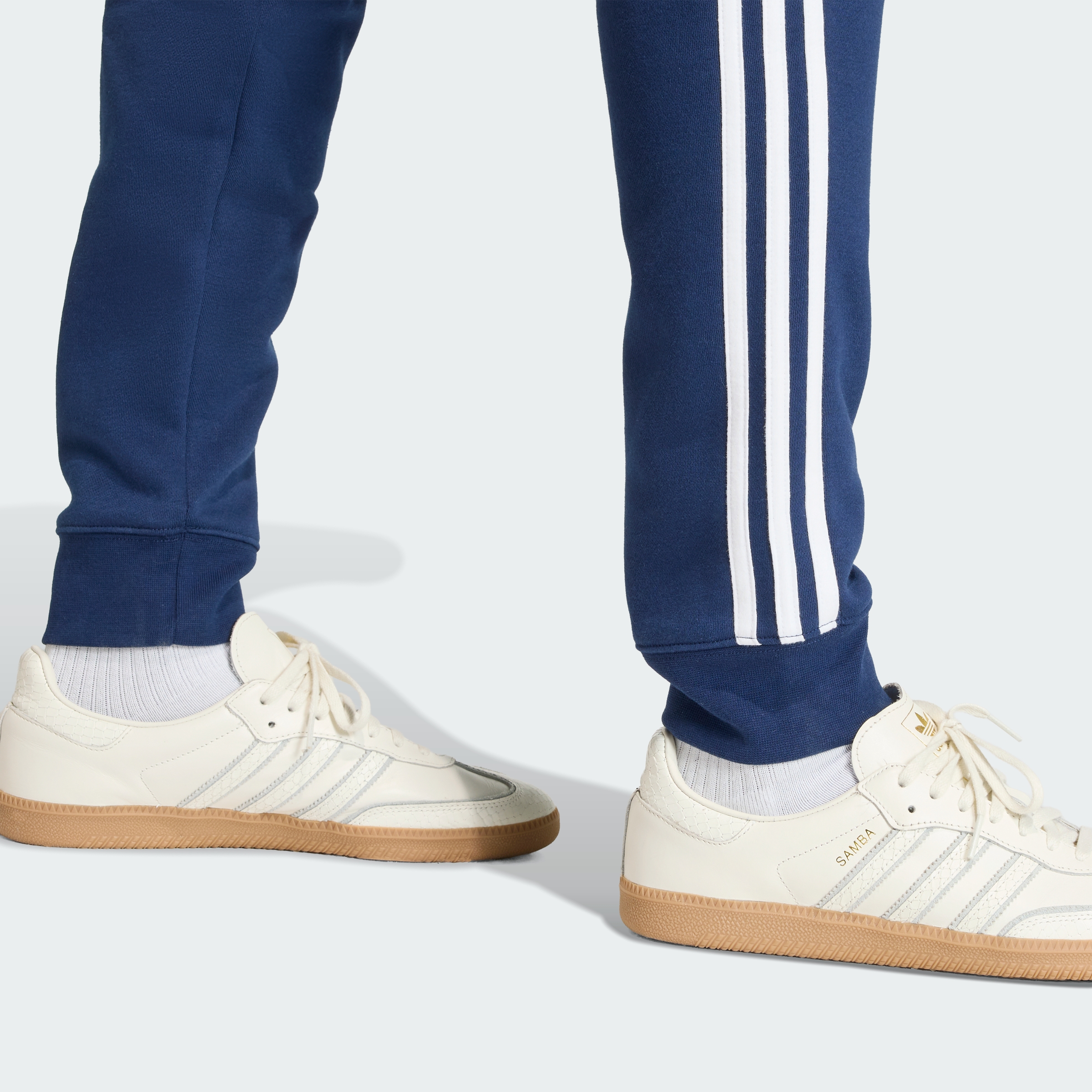 https://assets.adidas.com/images//3f8f9a7b5ecf4ba99fda72c134543e08_9366/KE3561_41_detail.jpg