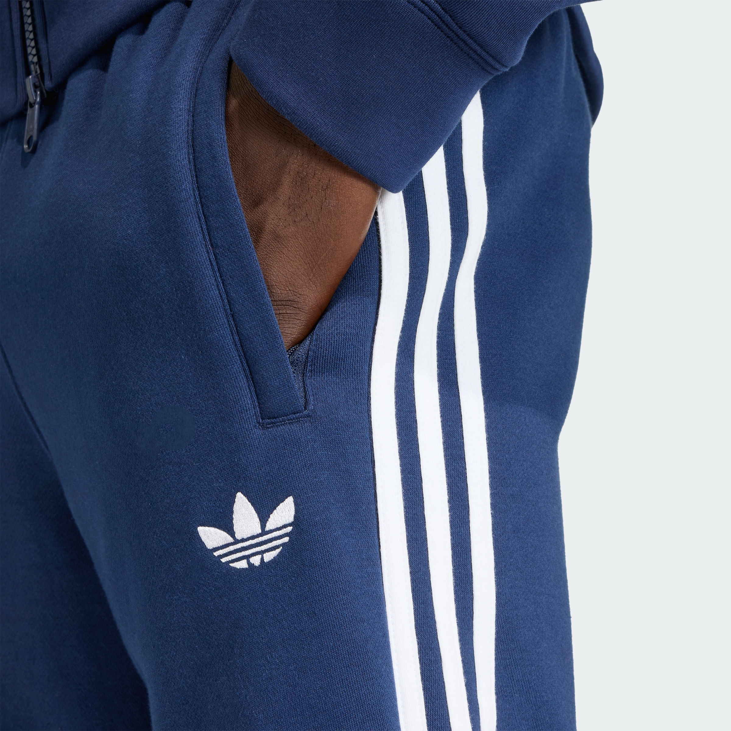 https://assets.adidas.com/images//8d57feeaad6345308360742475736684_9366/KE3561_42_detail.jpg