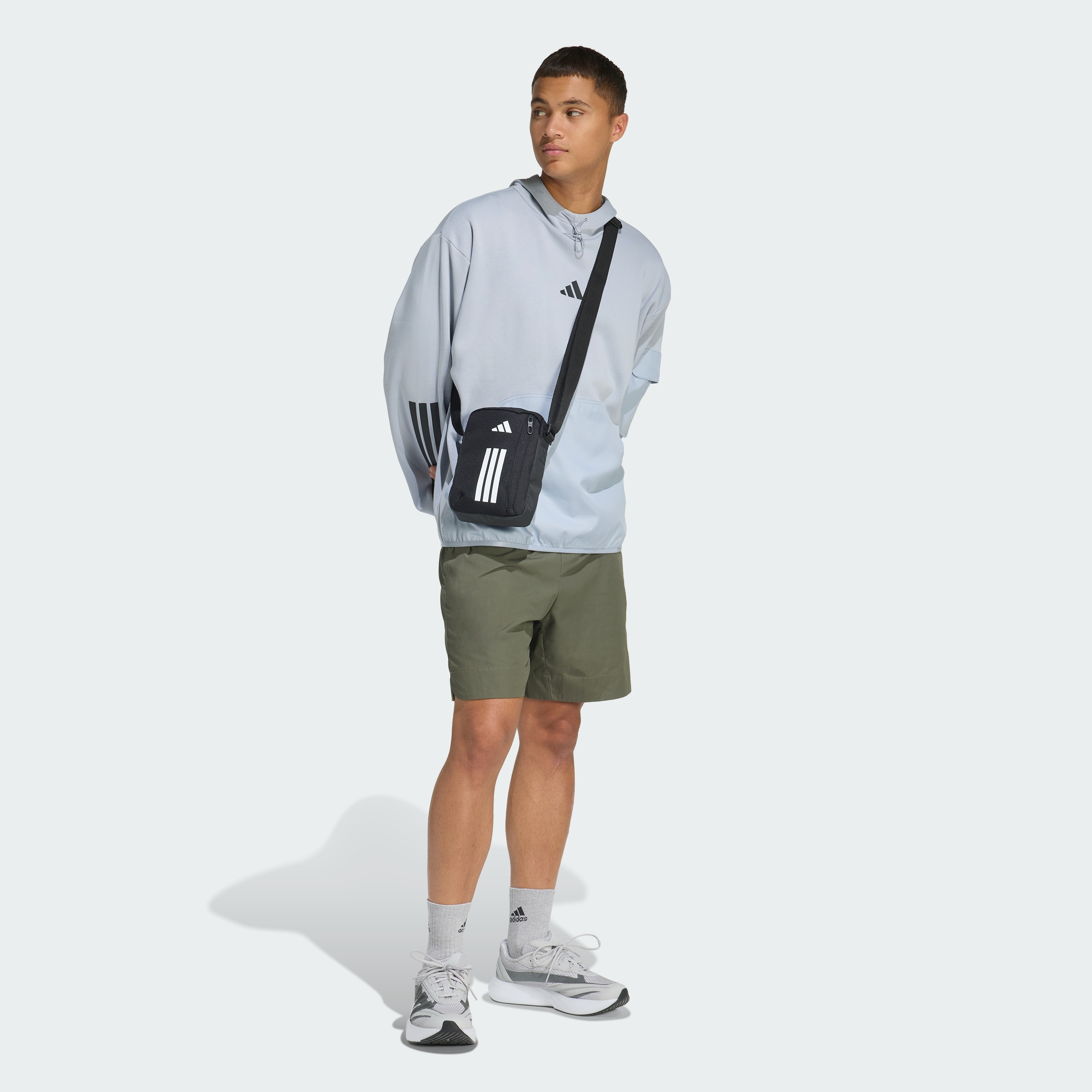 https://assets.adidas.com/images//8626b32df7c945629d97f951549b46fe_9366/KE6097_25_model.jpg