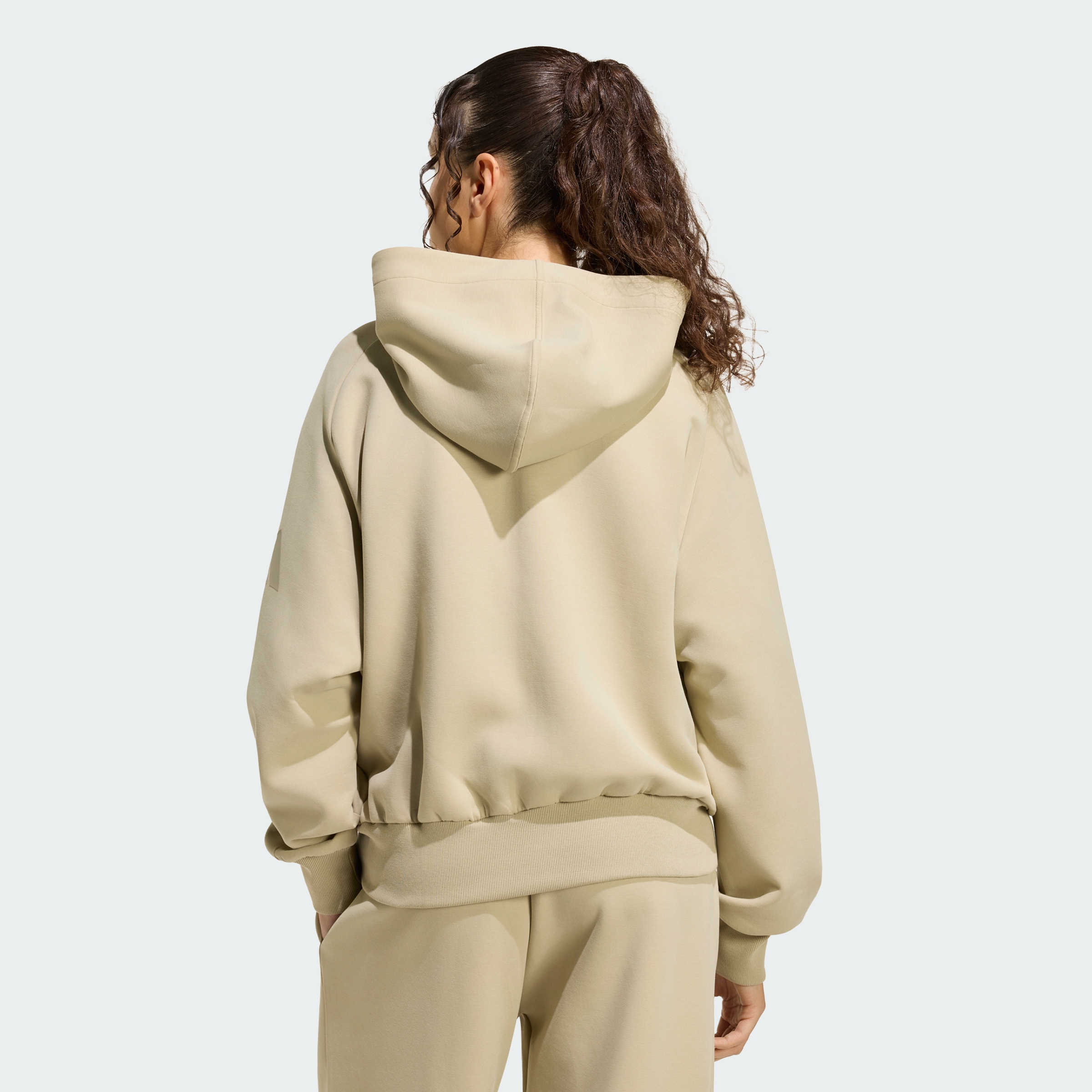 https://assets.adidas.com/images//a182afab070044198874d48b90ae1084_9366/KE9146_23_hover_model.jpg