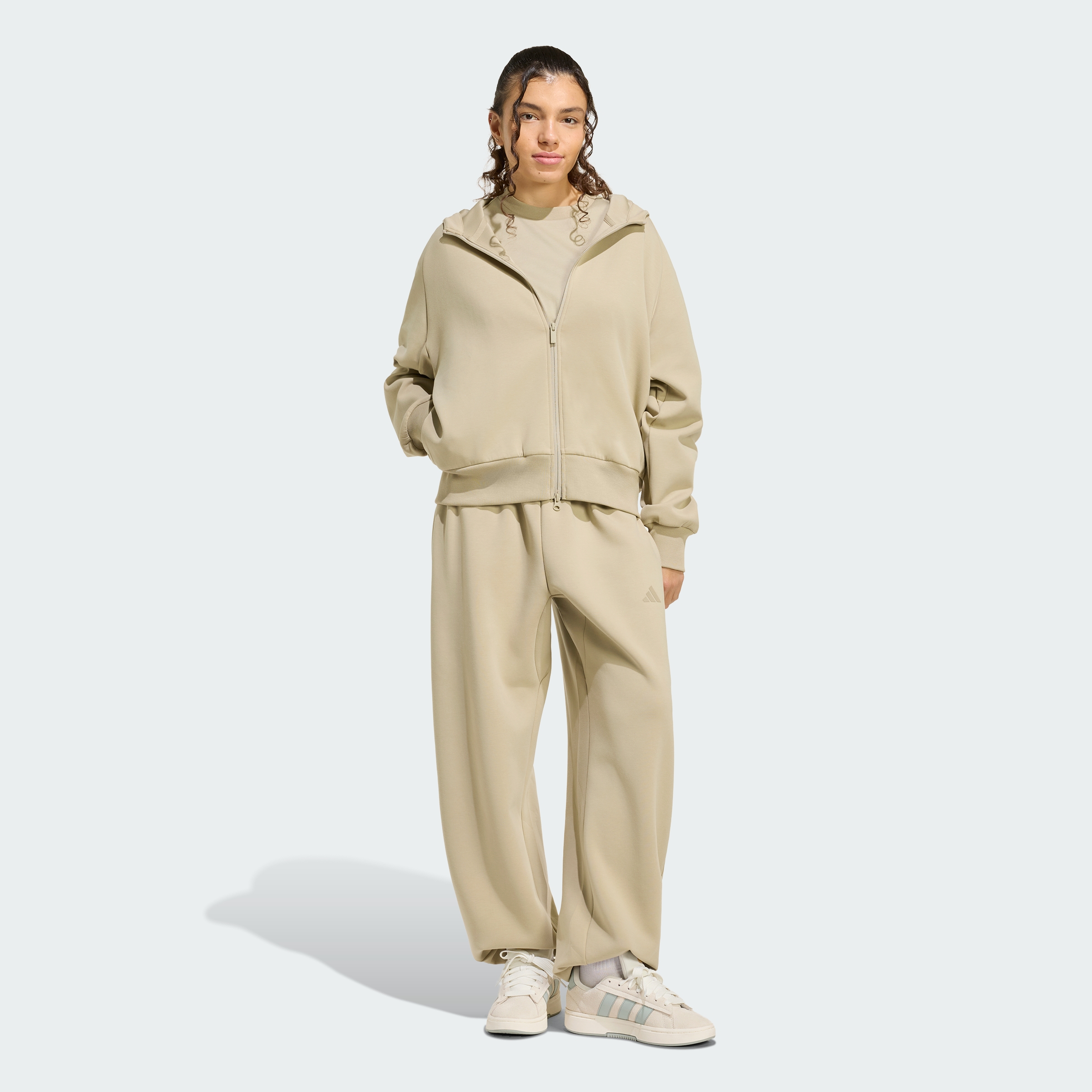 https://assets.adidas.com/images//f9ca458f65a64b4b92799b10e94ab93c_9366/KE9146_25_model.jpg