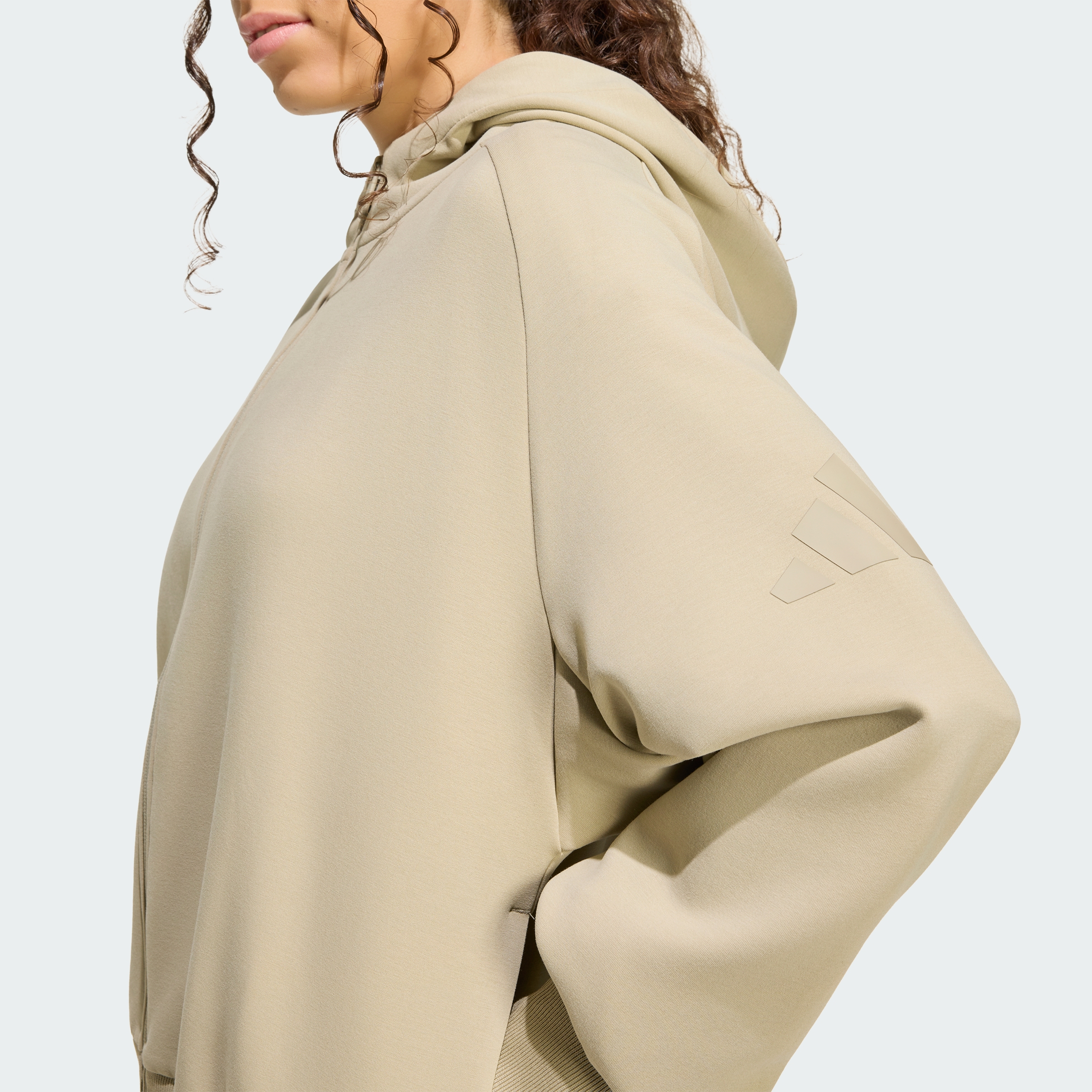 https://assets.adidas.com/images//354b339871a44f7883f64dabb429ea78_9366/KE9146_41_detail.jpg