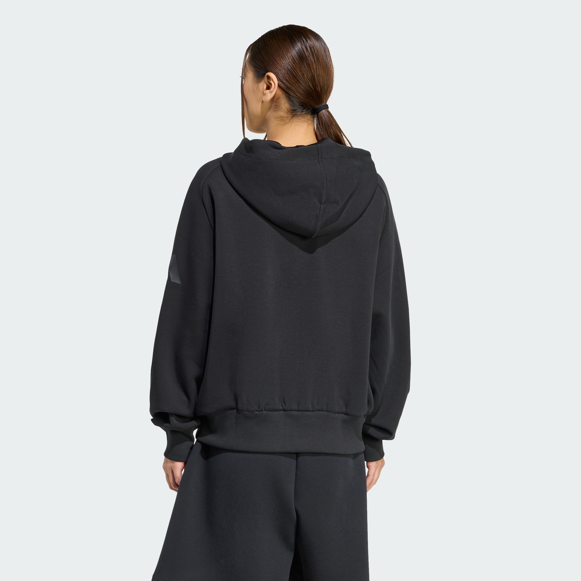 https://assets.adidas.com/images//8a1d081c0a9f4b5e82ade728dc1068b1_9366/KE9147_23_hover_model.jpg