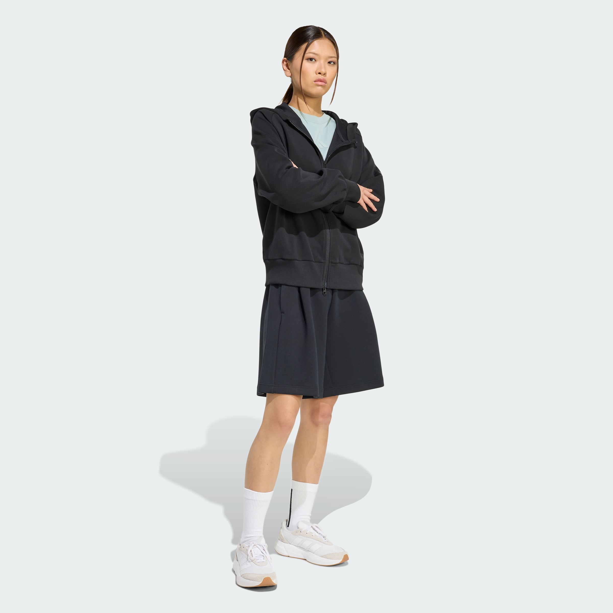 https://assets.adidas.com/images//41379f55ab5743028e4b92e76485eb19_9366/KE9147_25_model.jpg