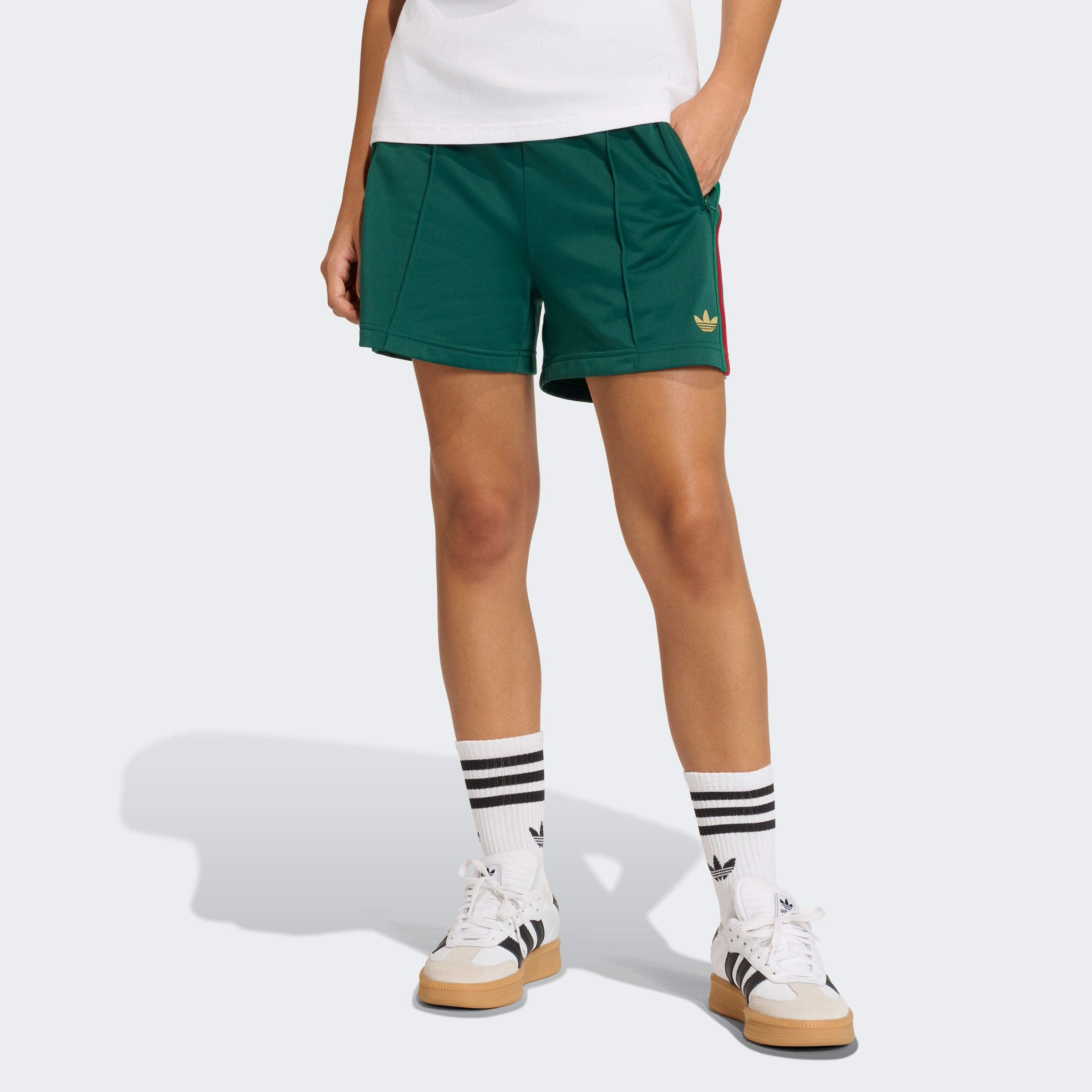 https://assets.adidas.com/images/aa3d59a217af4b69a2cd69d74a50acad_9366/KE9360_000_plp_model.jpgKE9360_000_plp_model.jpg