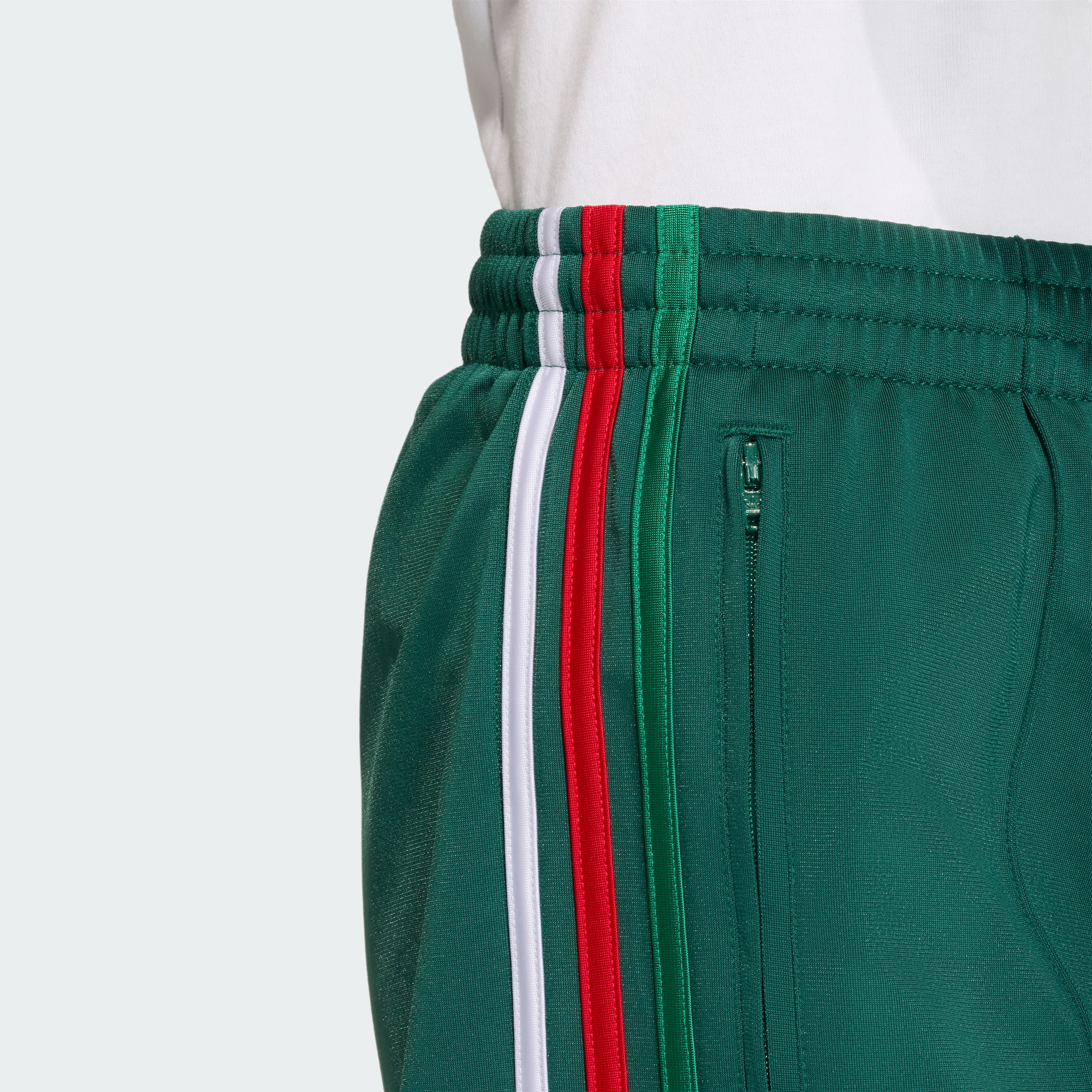 https://assets.adidas.com/images//6aa08a1785ca46ad8e9cecaef4ada487_9366/KE9360_42_detail.jpg