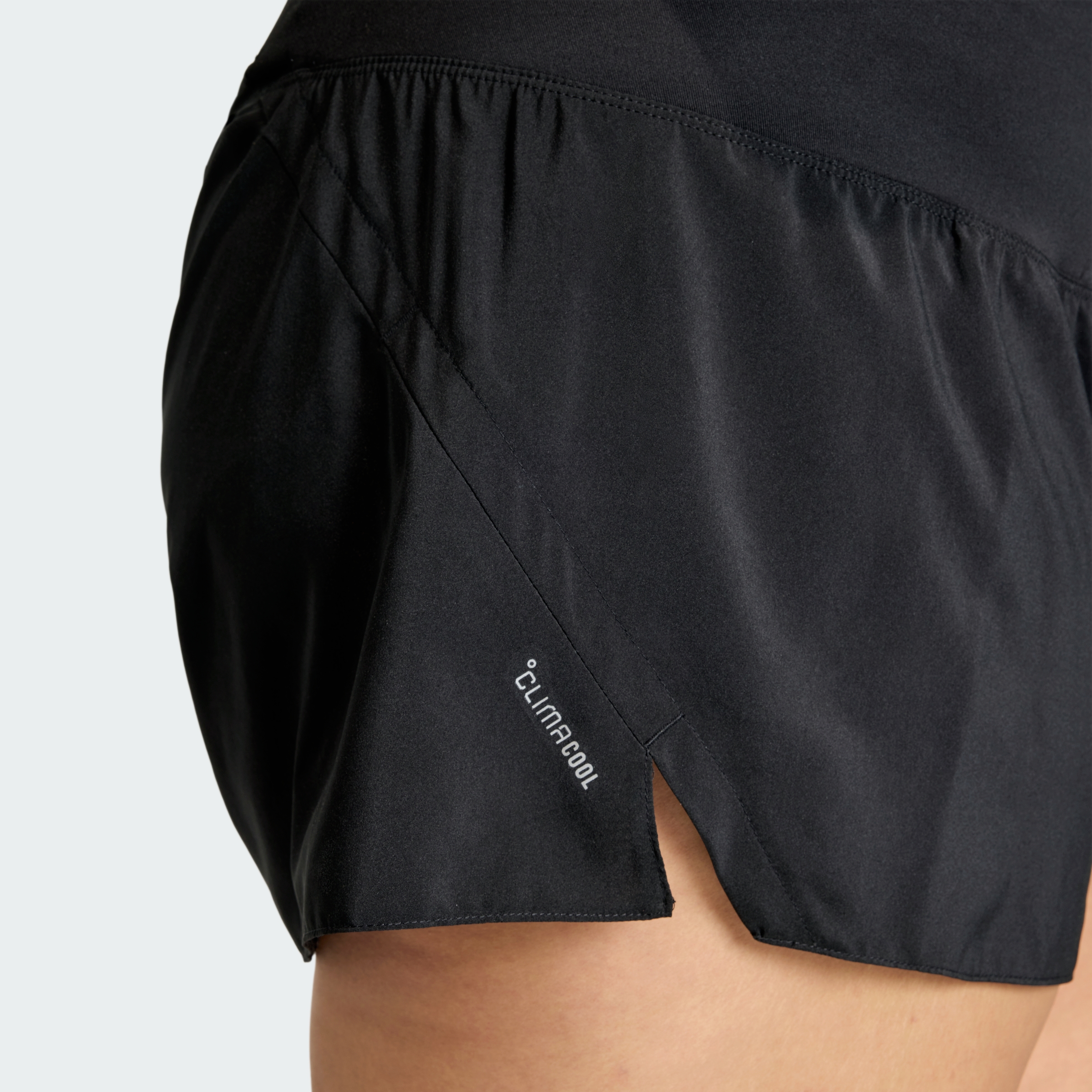 https://assets.adidas.com/images//da719eefd9f840c8bfaa91edc09fd292_9366/KE9370_41_detail.jpg