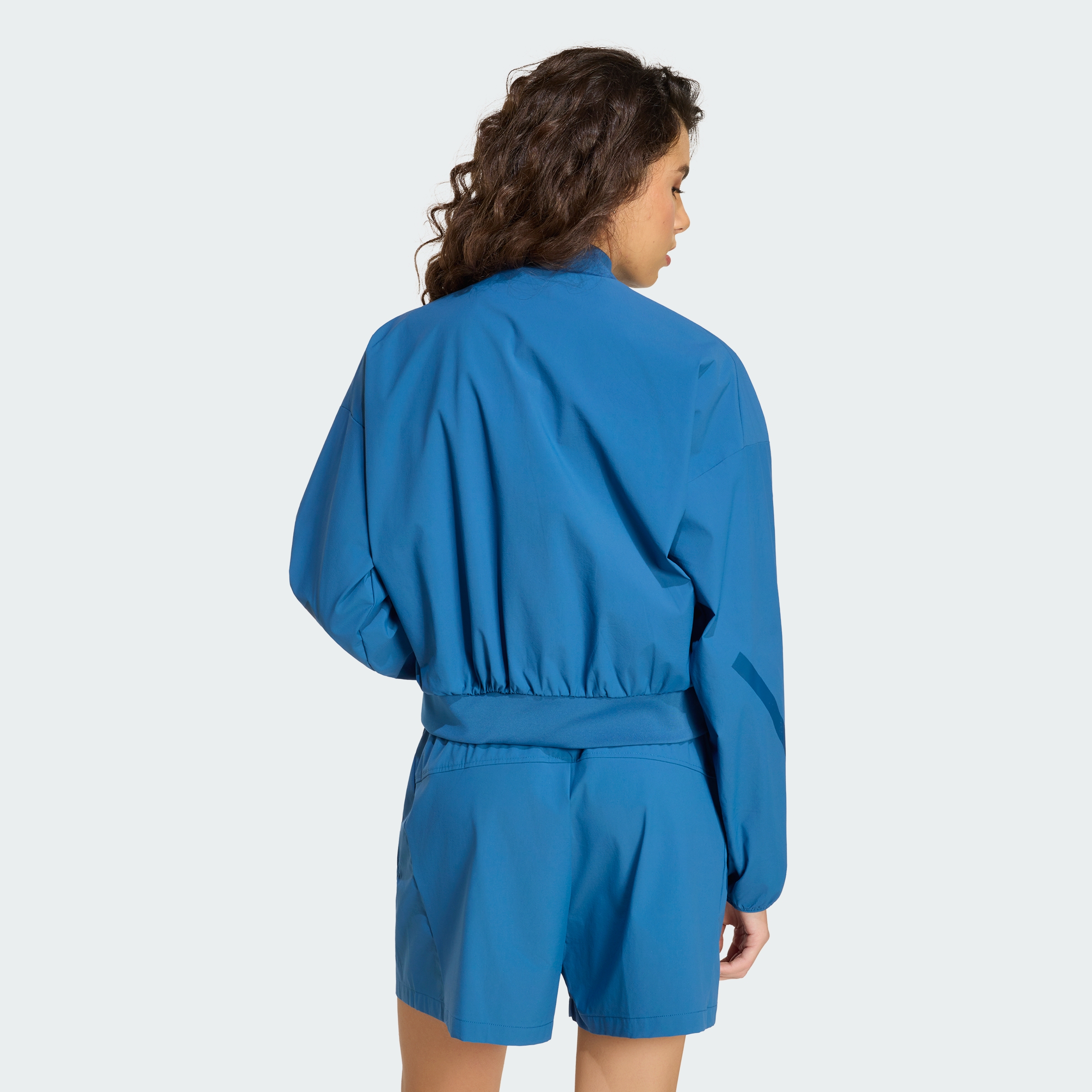 https://assets.adidas.com/images//917c3f5eaed2496db82a61cccaef363f_9366/KF1822_23_hover_model.jpg