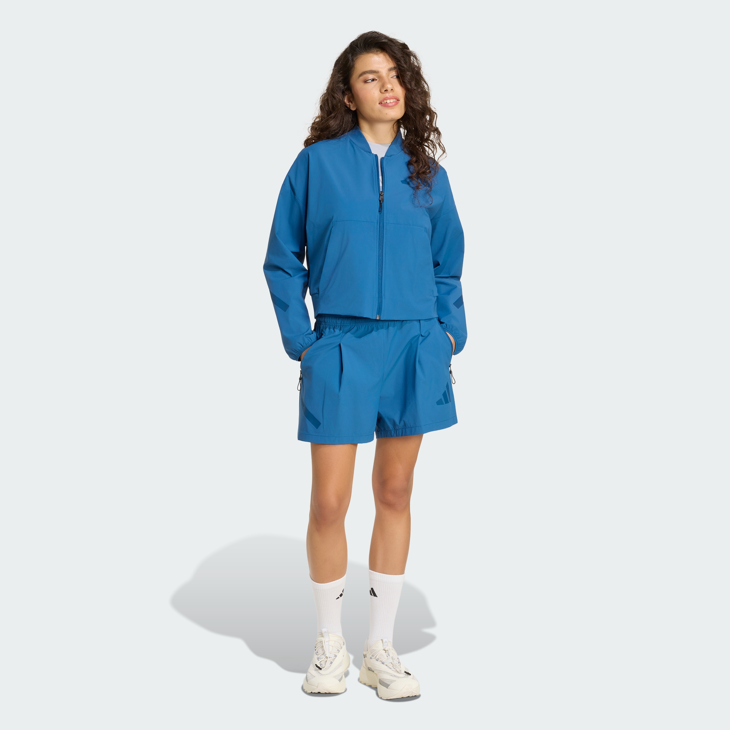 https://assets.adidas.com/images//6abb2e0404e34c0790e5a8e695bc0ced_9366/KF1822_25_outfit.jpg