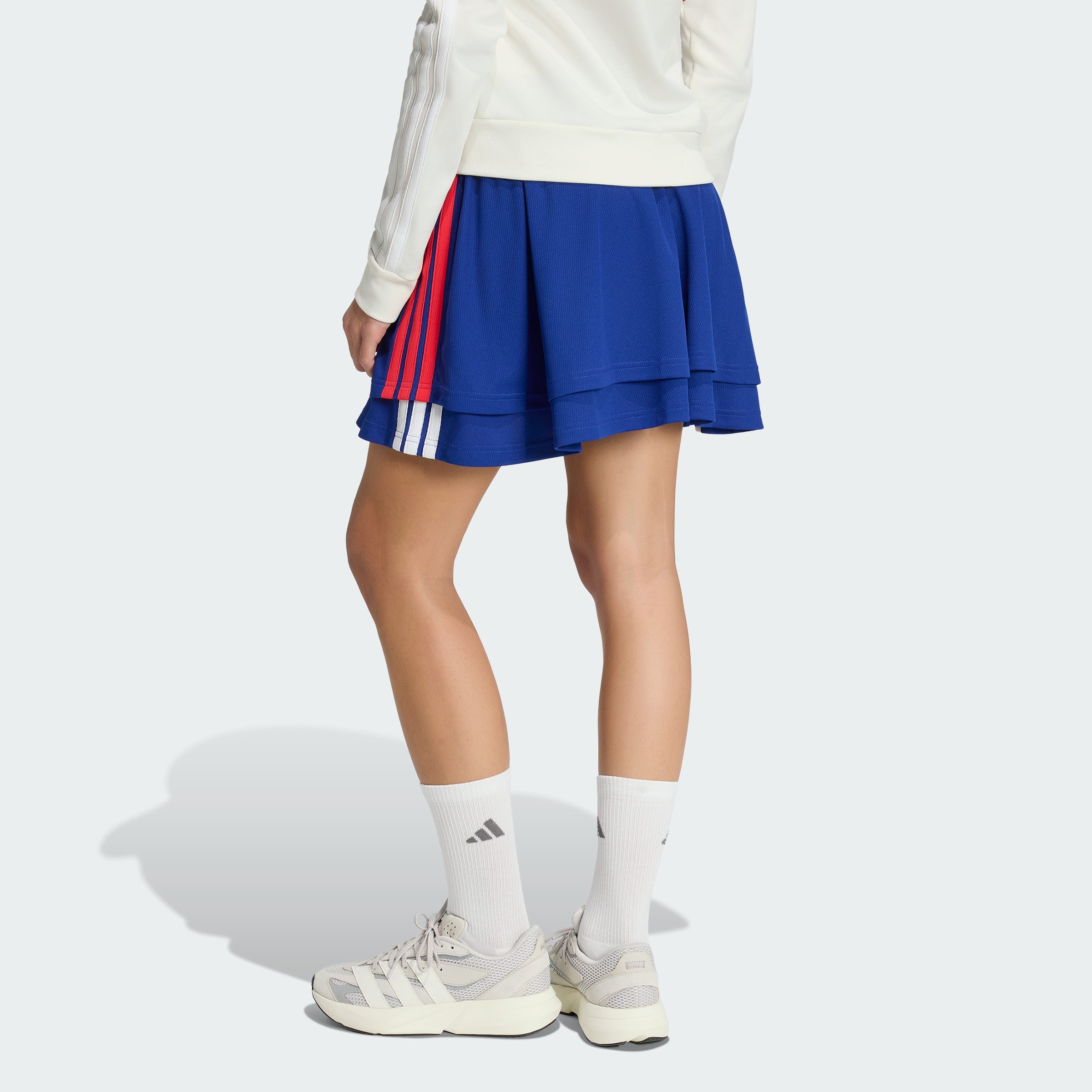 https://assets.adidas.com/images//6d0f929424b641589c63e40e106acd18_9366/KF2149_23_hover_model.jpg