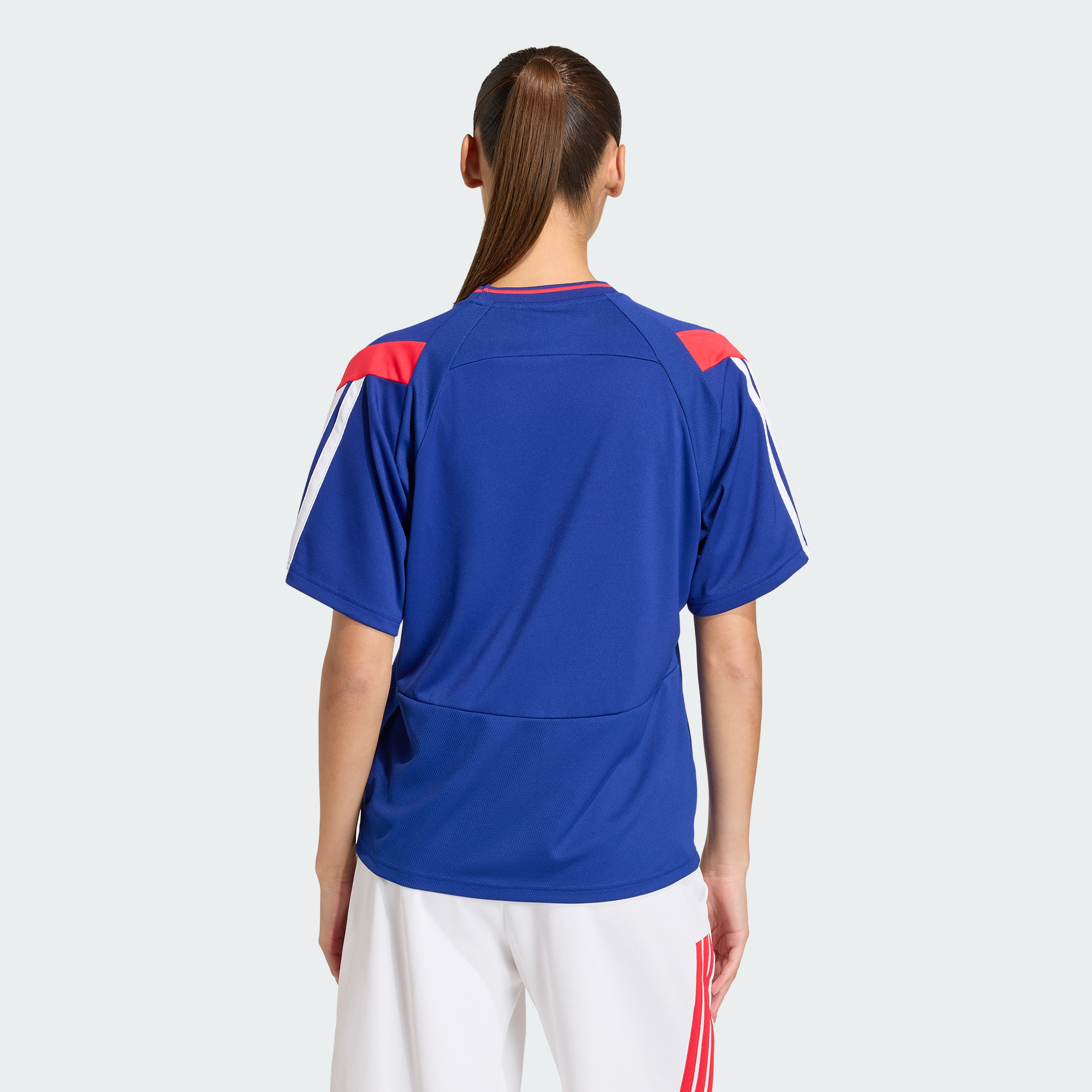 https://assets.adidas.com/images//1c6ee66db5694aa6b592969aae98c686_9366/KF2150_23_hover_model.jpg