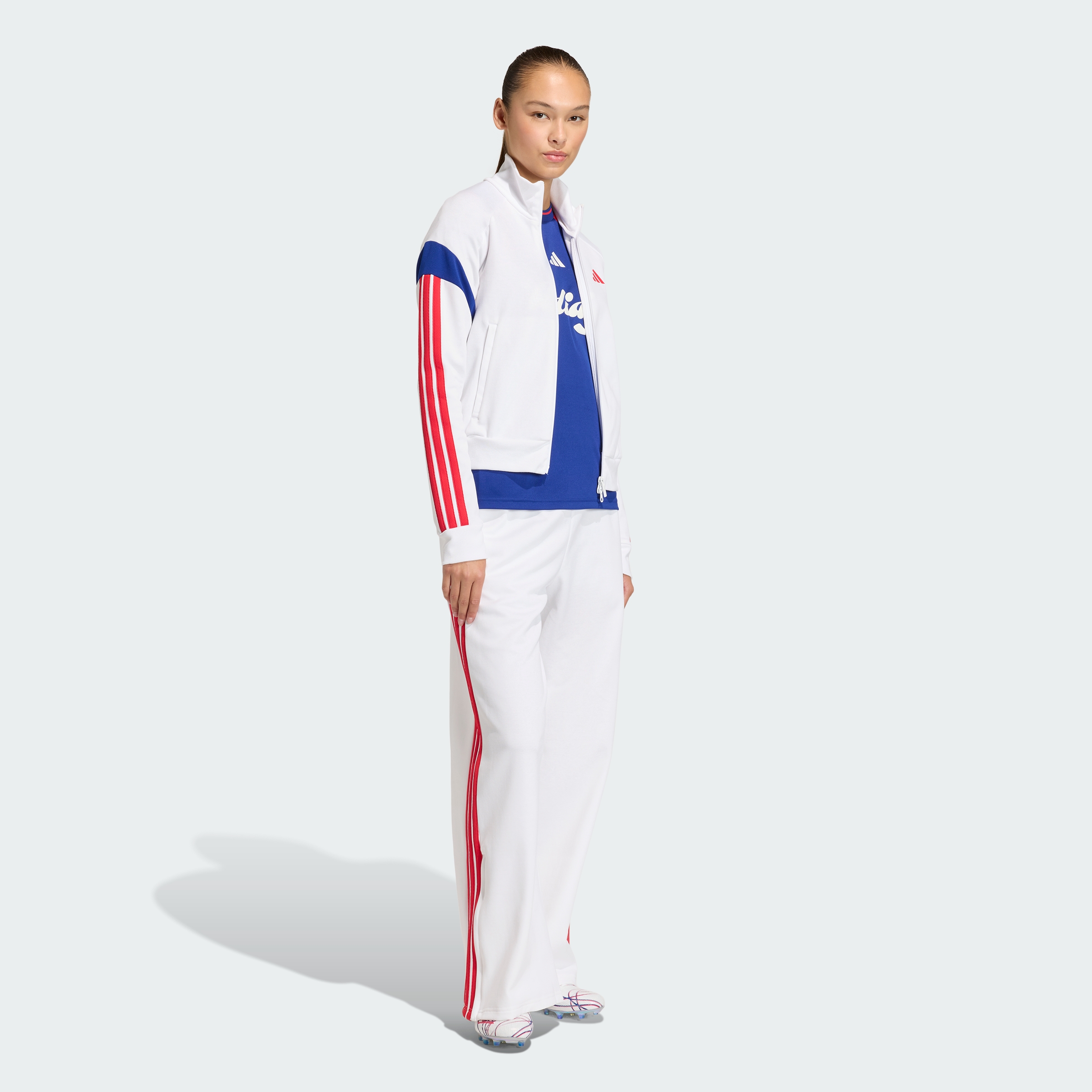 https://assets.adidas.com/images//d39b92c6bd054d168bddf1806e2fc26c_9366/KF2150_25_model_hover.jpg