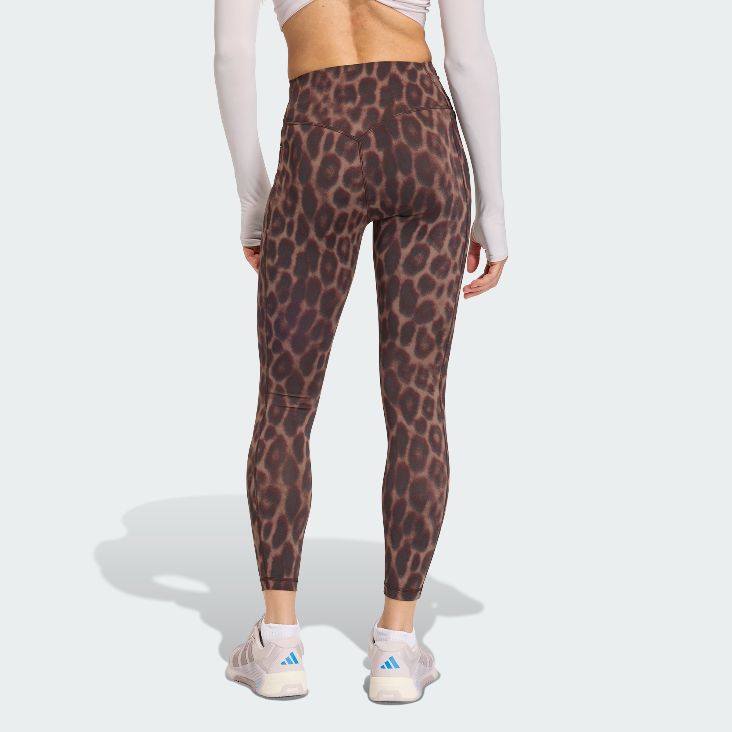 https://assets.adidas.com/images//ac5b3577d4e04d5b860fe367e7dc4943_9366/KF9094_23_hover_model.jpg