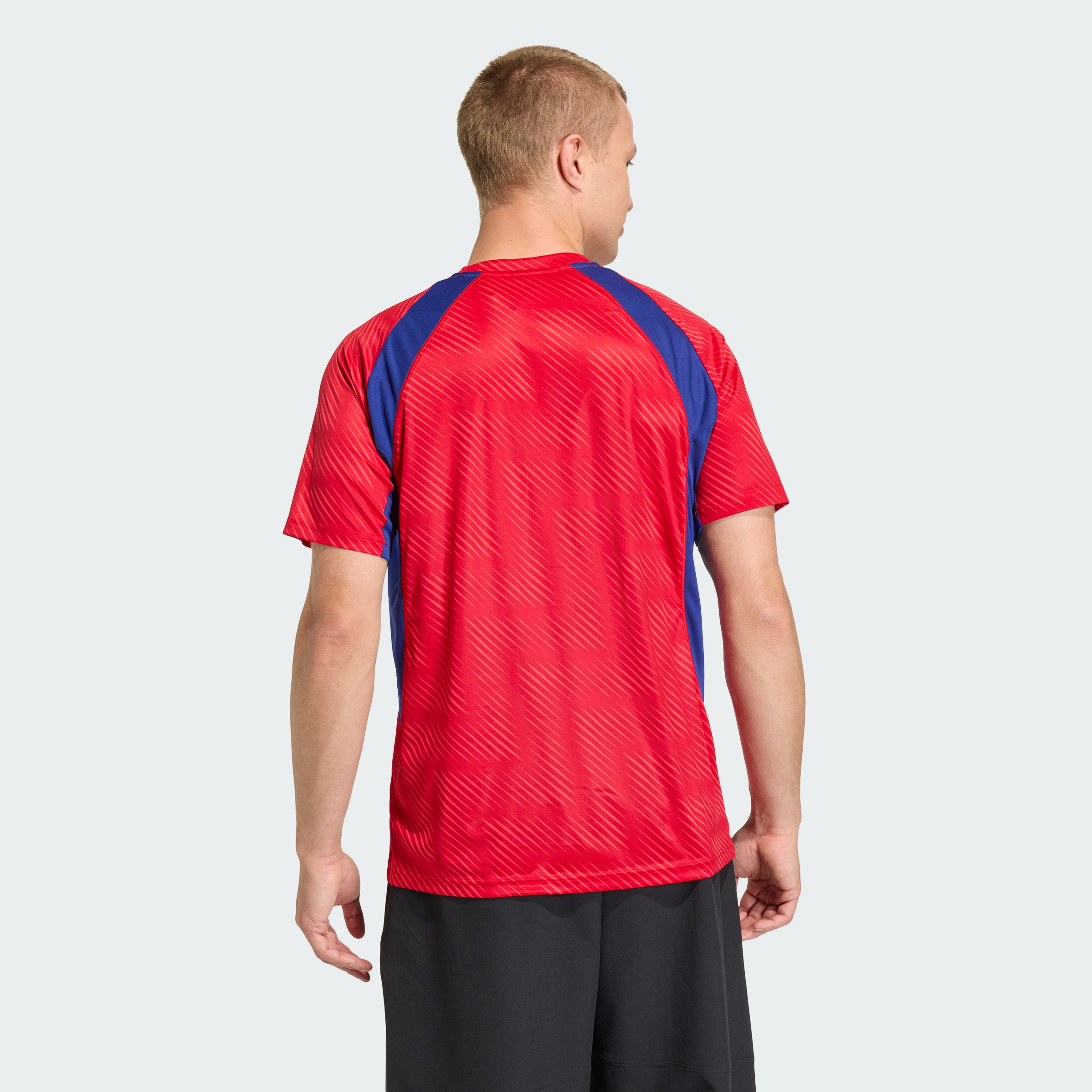 https://assets.adidas.com/images//6f64ef93f8974959b52415c4e4d8ad96_9366/KG0476_23_model.jpg
