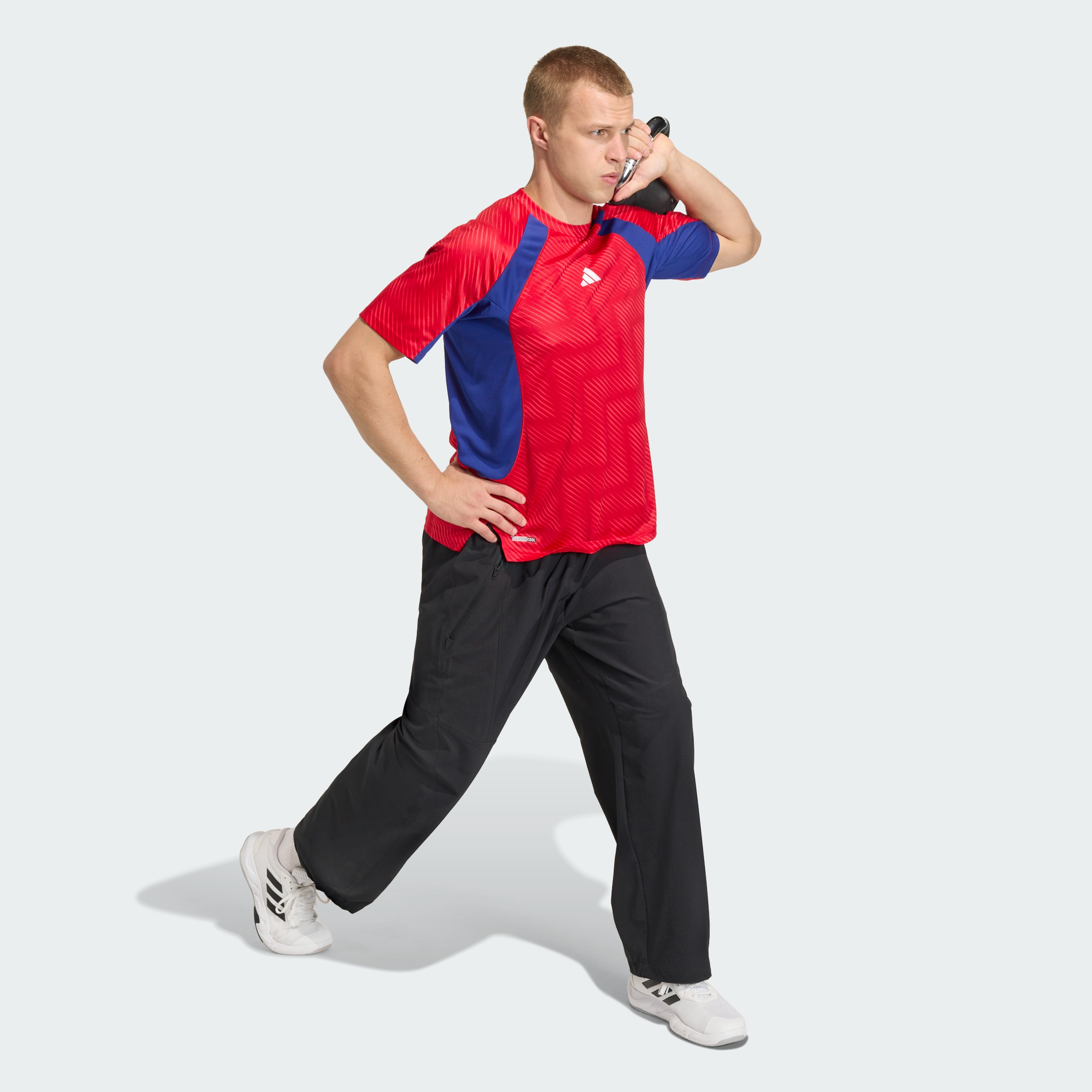 https://assets.adidas.com/images//1f1f26915c7c4d60bf17a3fddd79f95c_9366/KG0476_25_model.jpg