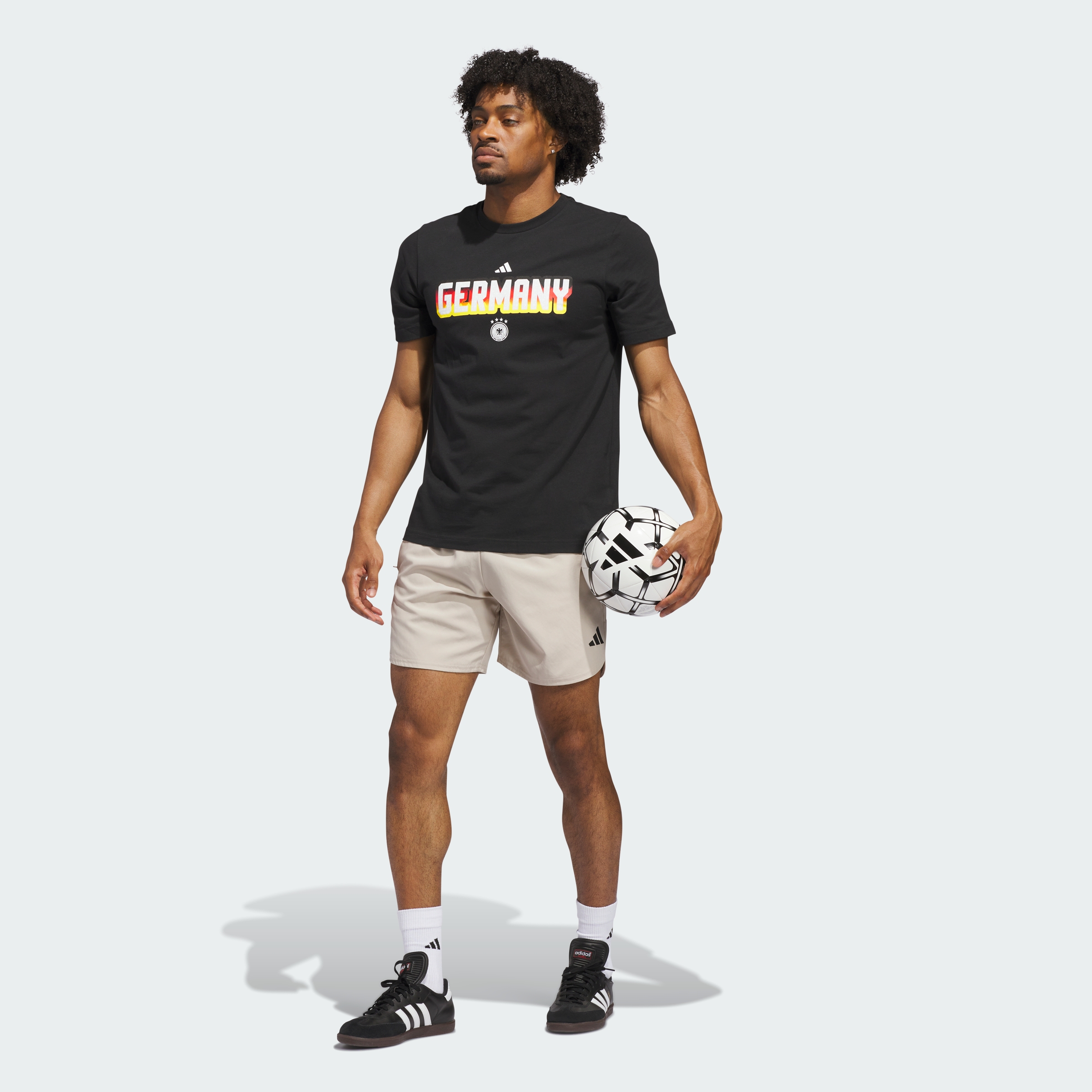 https://assets.adidas.com/images//98444cec7f32444fae72e529366bbc18_9366/KG3082_25_model.jpg