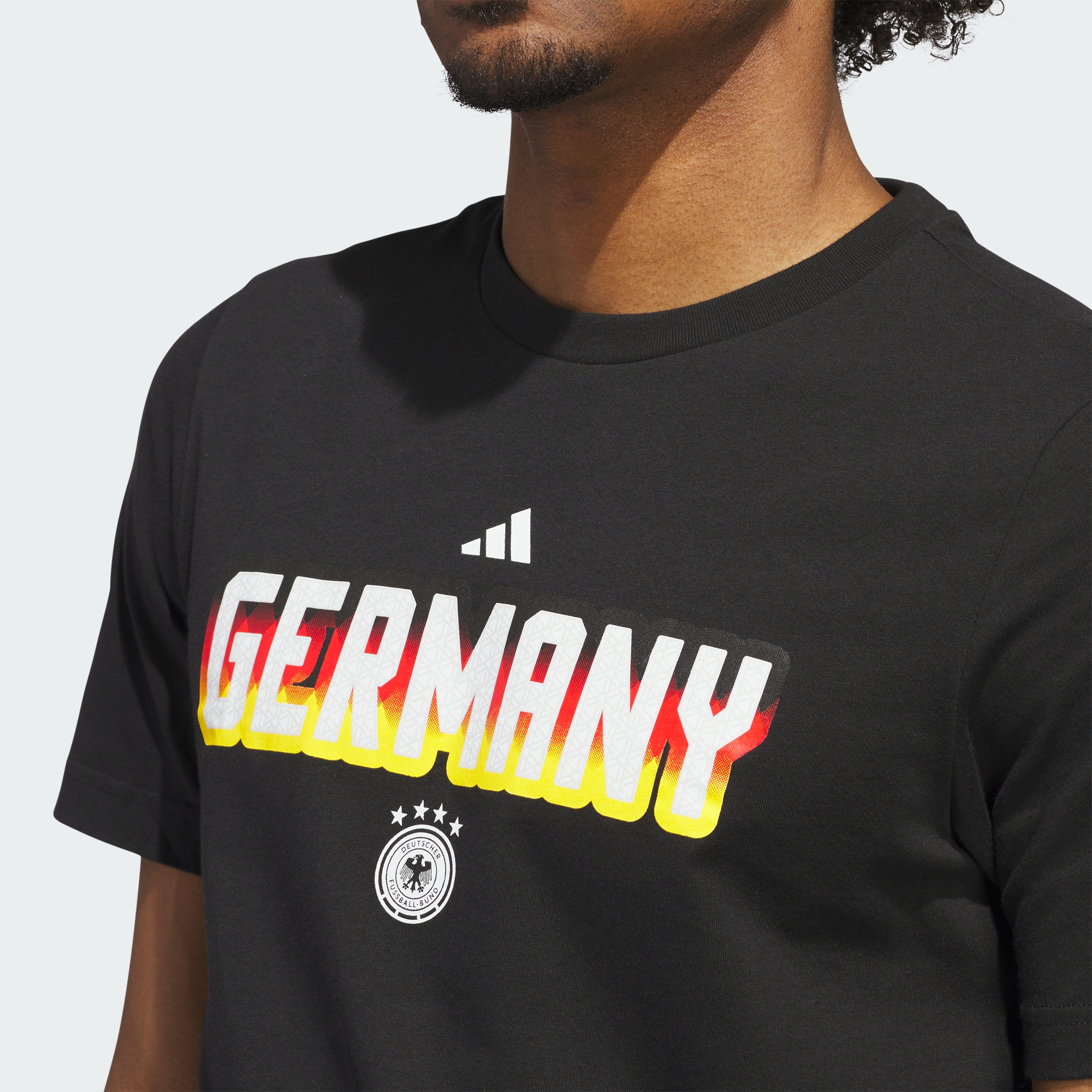 https://assets.adidas.com/images//fbd2776156f44b73b4b4238a7a8186d0_9366/KG3082_41_detail.jpg