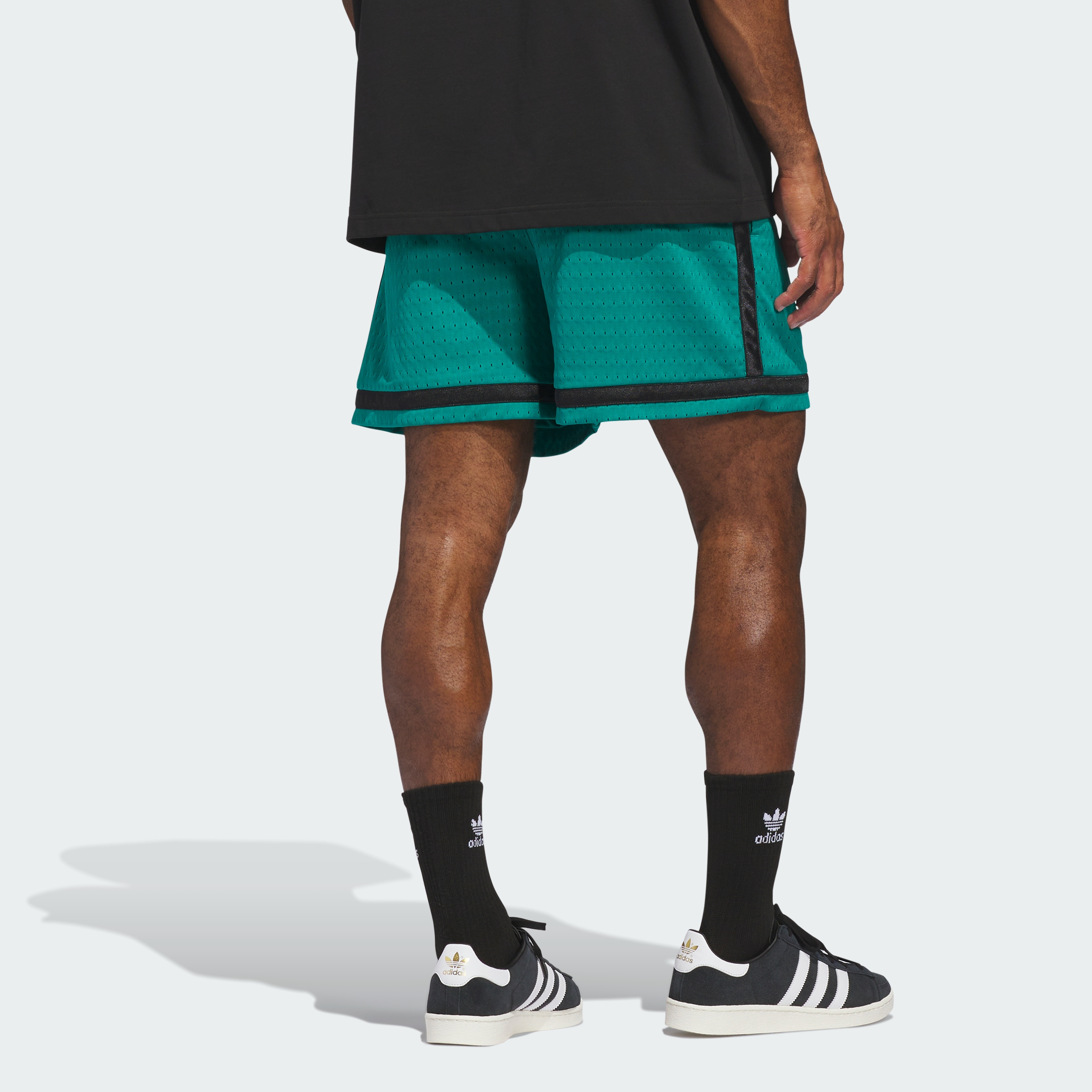https://assets.adidas.com/images//b448b41eaca24201af60846341652ffd_9366/KG3313_23_hover_model.jpg