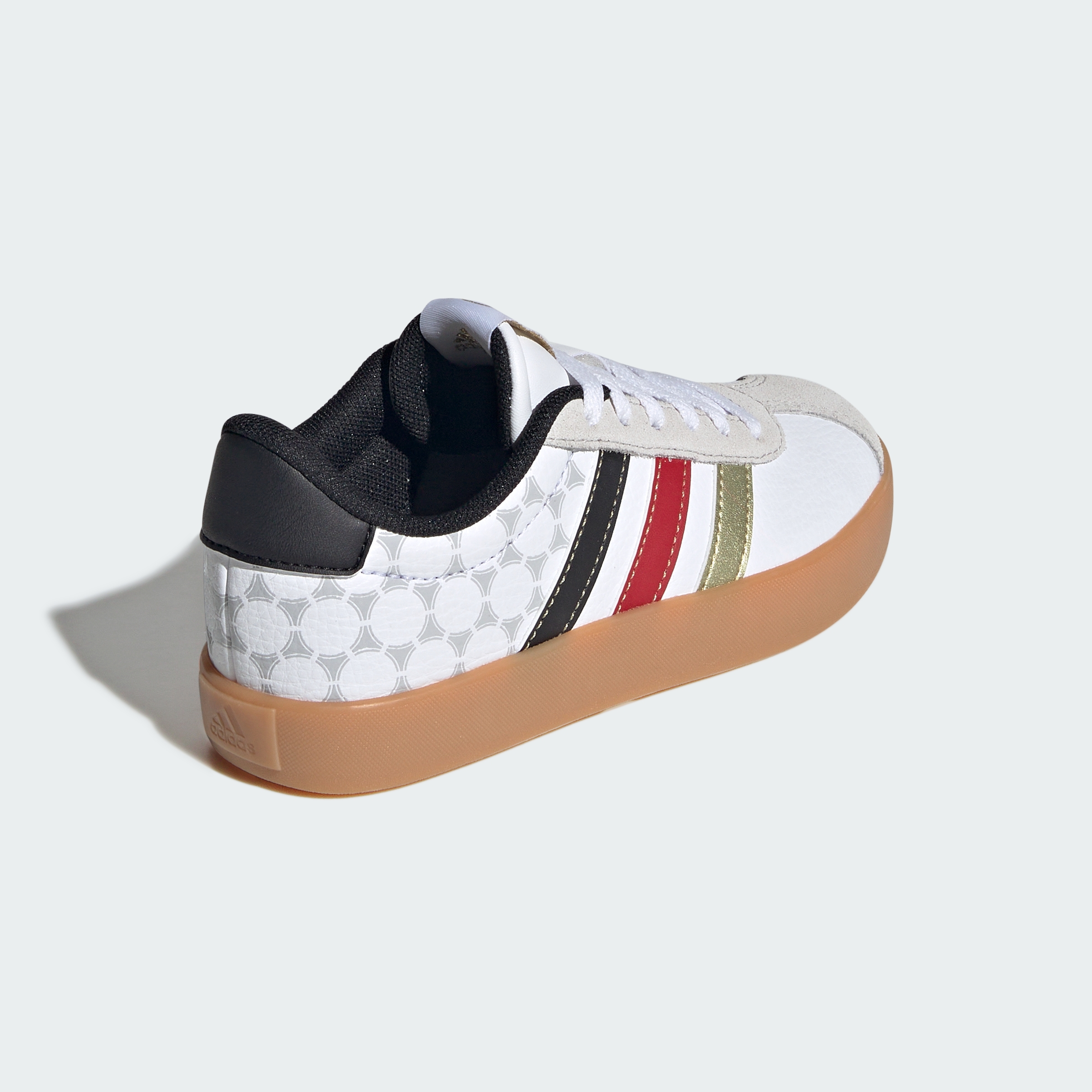 https://assets.adidas.com/images//f784485e82dd4aeeb234e73fbd015120_9366/KI3121_05_standard.jpg