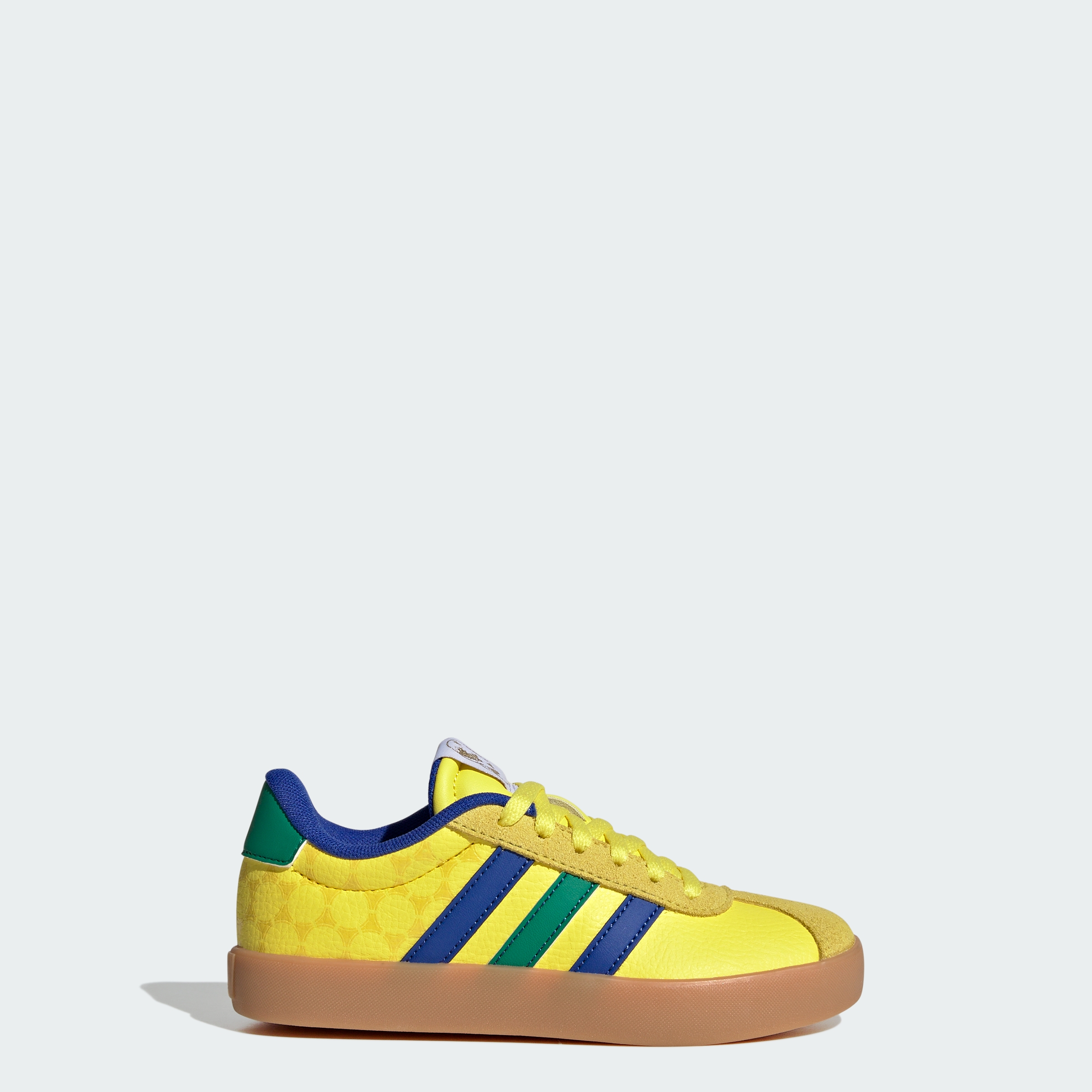 https://assets.adidas.com/images/d839444b9ce843f1a82d9ee31b1f6bd5_9366/KI3123_00_plp_standard.jpgKI3123_00_plp_standard.jpg