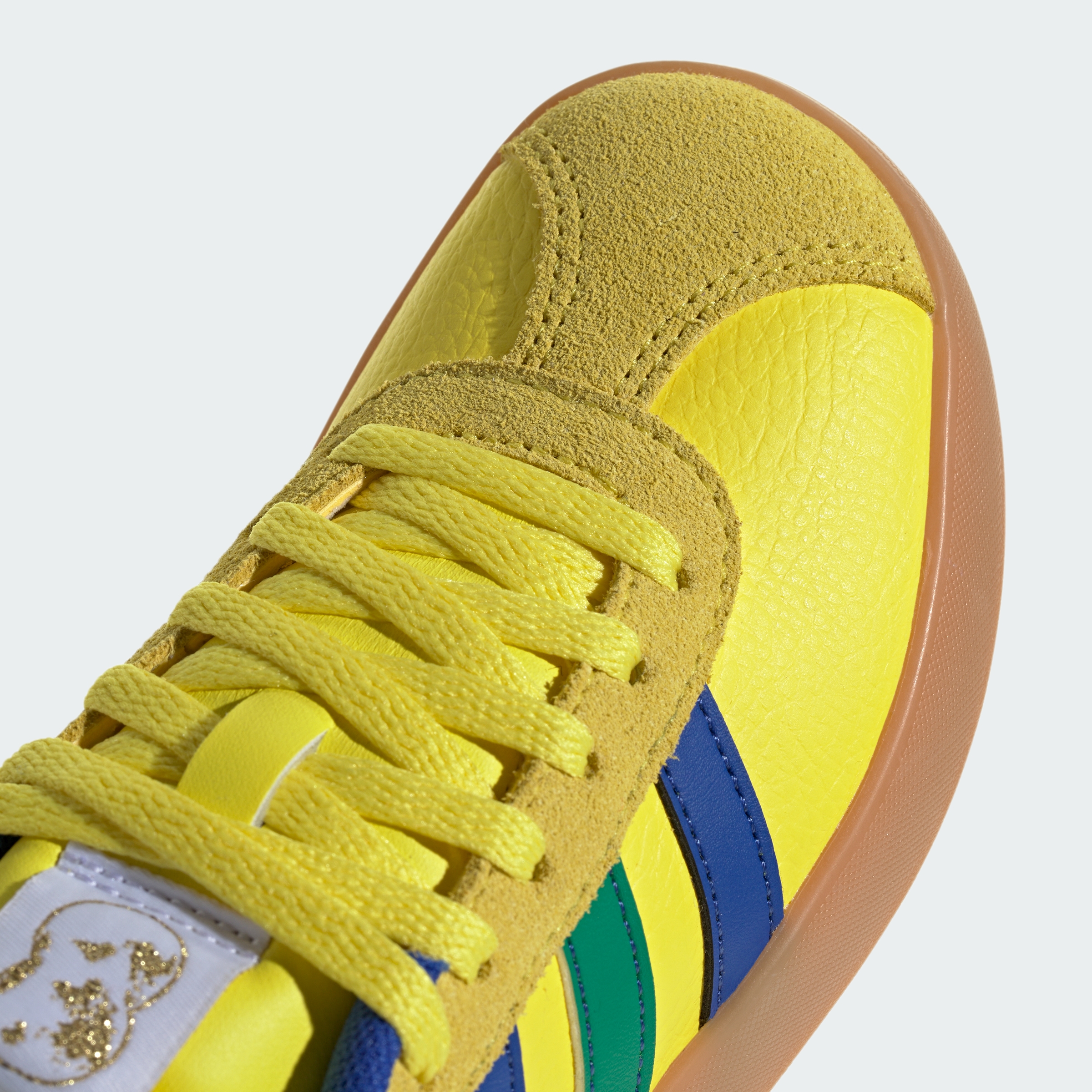 https://assets.adidas.com/images//98a876e904e64eea882799f08cdaf804_9366/KI3123_41_detail.jpg