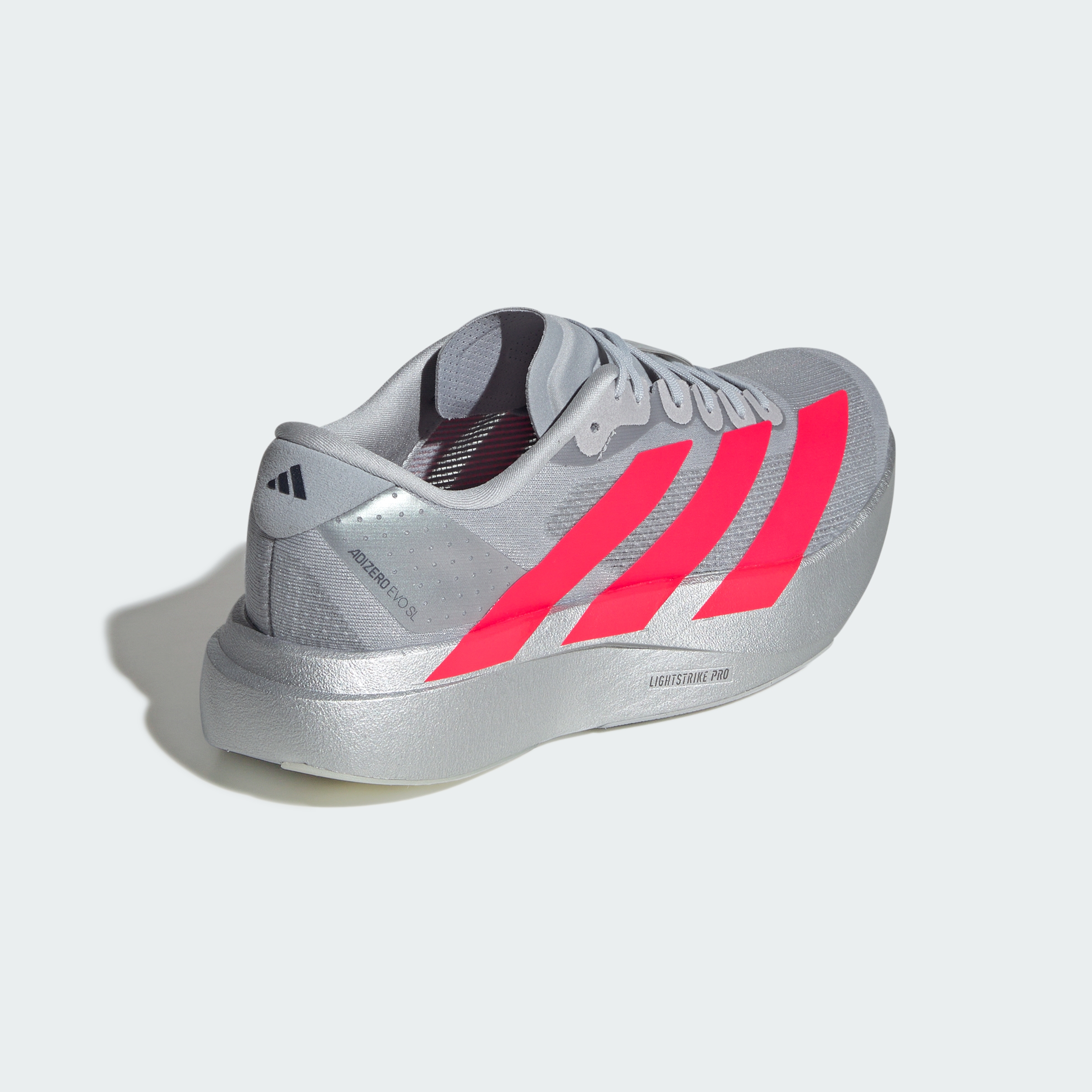https://assets.adidas.com/images//007b7936bd88440c882f939ae3ee517c_9366/KI3383_05_standard.jpg