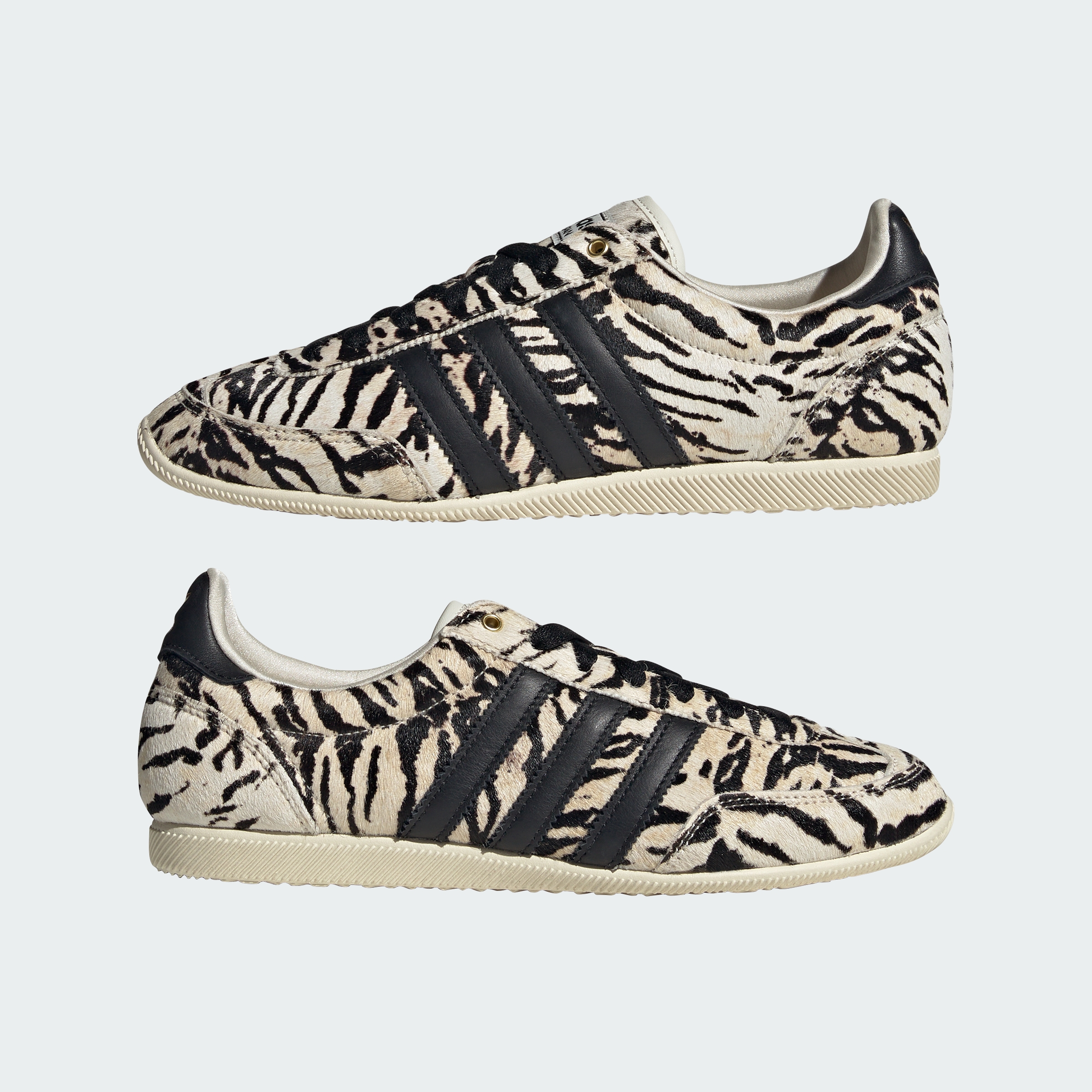 https://assets.adidas.com/images//88d46436eb404ed2bdb2c94952629e56_9366/KI6544_09_standard.jpg