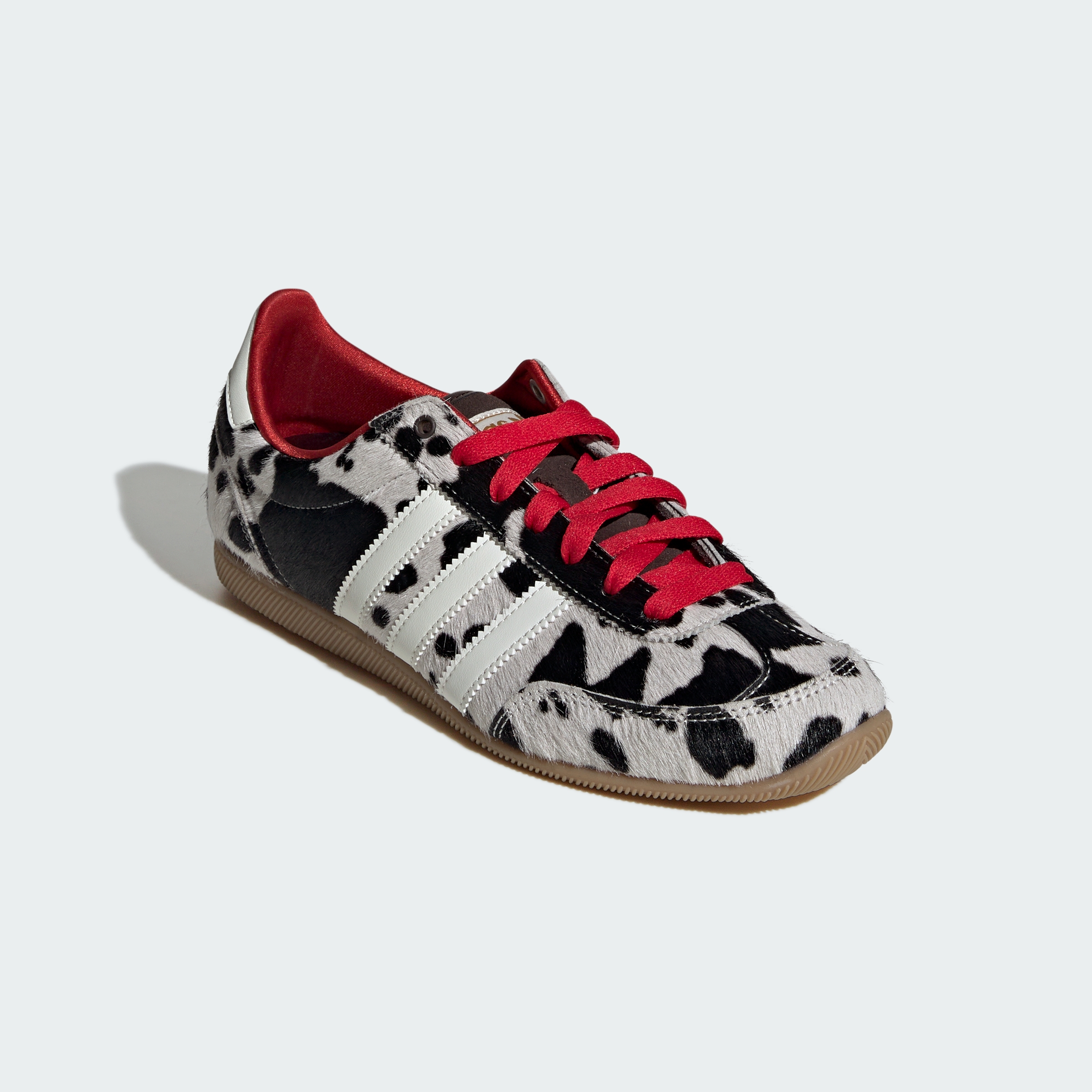 https://assets.adidas.com/images//df9f6e66cdea446eac4d1531627a27c9_9366/KI6954_04_standard.jpg